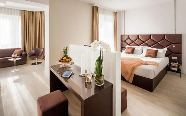 Bed in Miramare The Palace Resort