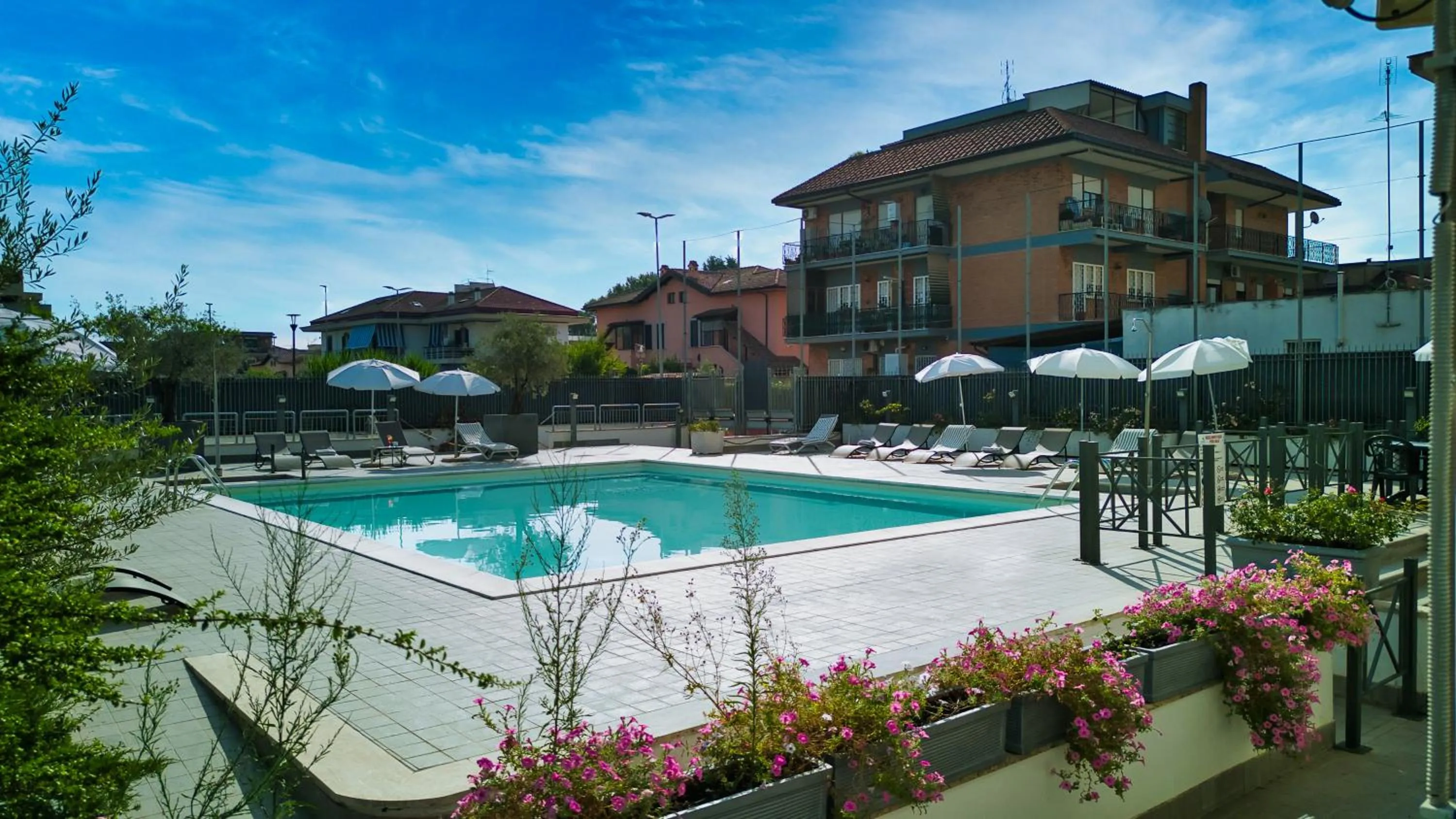 Swimming pool in Hotel Capannelle Roma