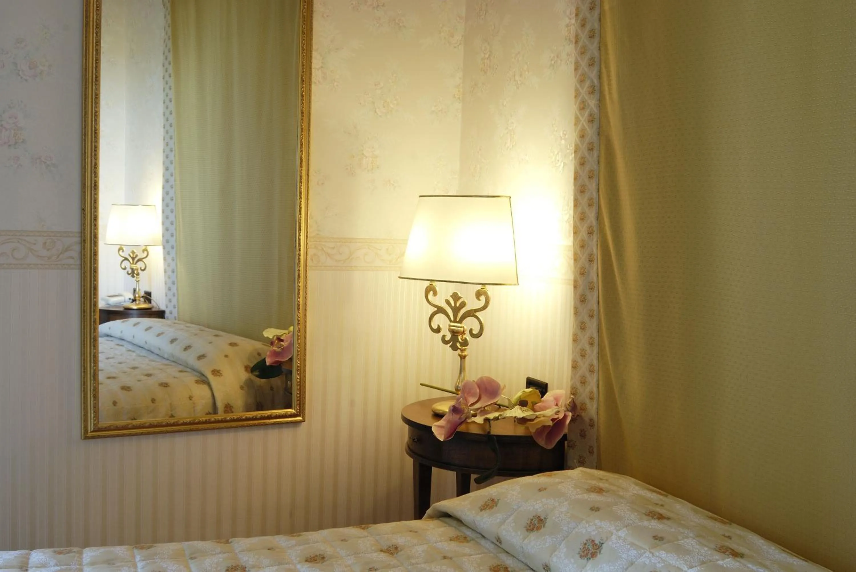 Decorative detail, Bed in Zunica Ospitalità dal 1880