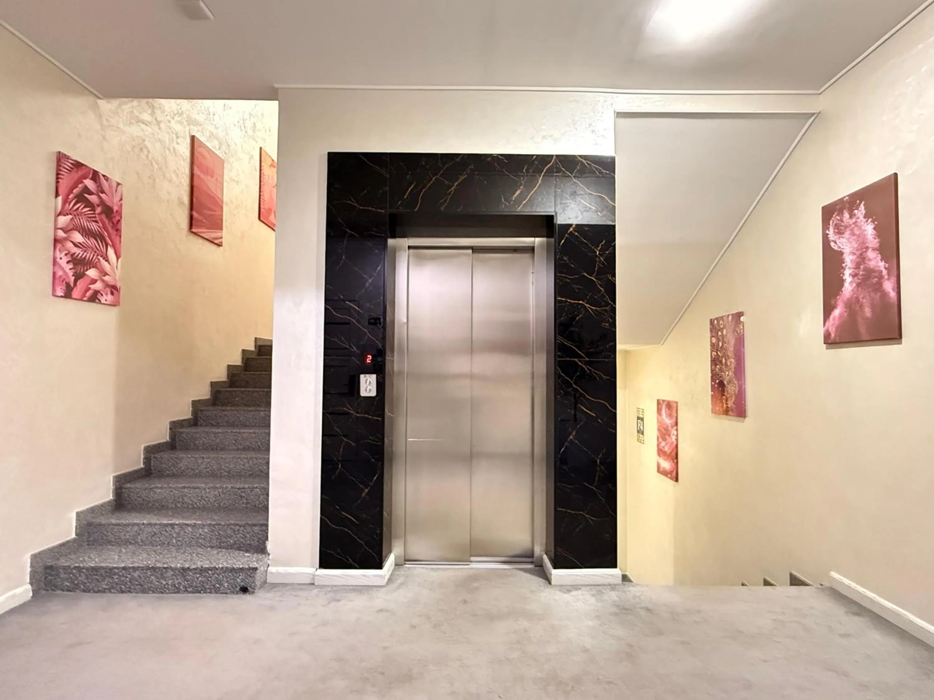 elevator in Porto Bello Hotel