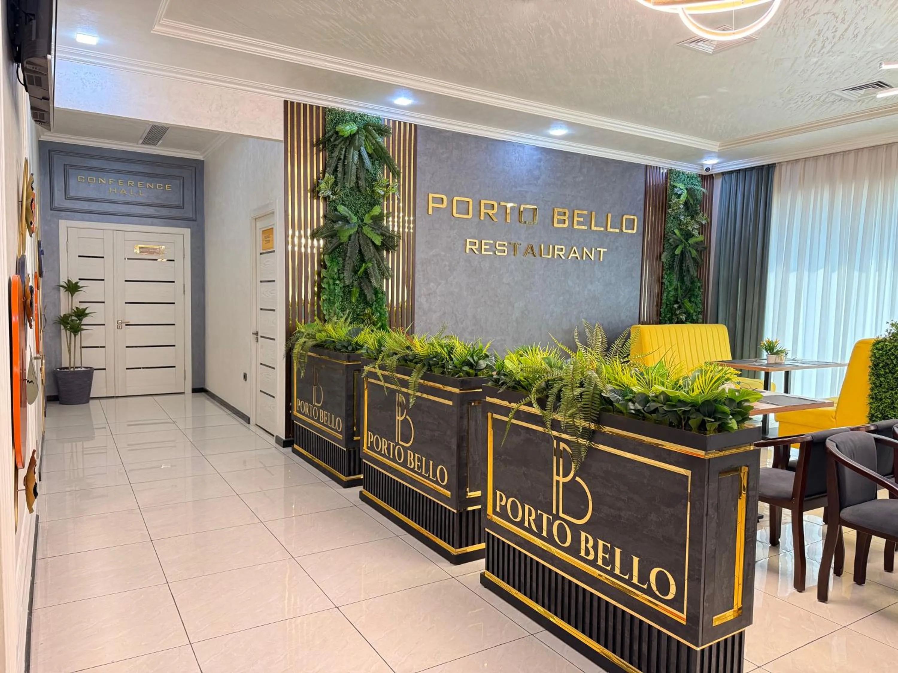 Restaurant/places to eat in Porto Bello Hotel
