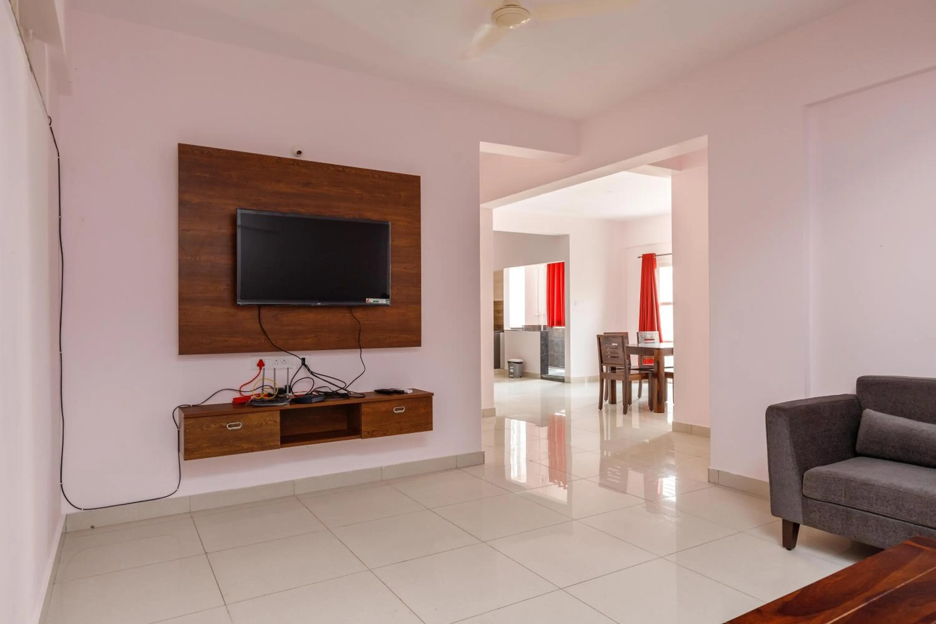 TV and multimedia in Pinnacle Serviced Apartments