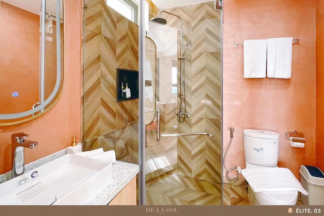 Bathroom in De La Sol Villa Dalat