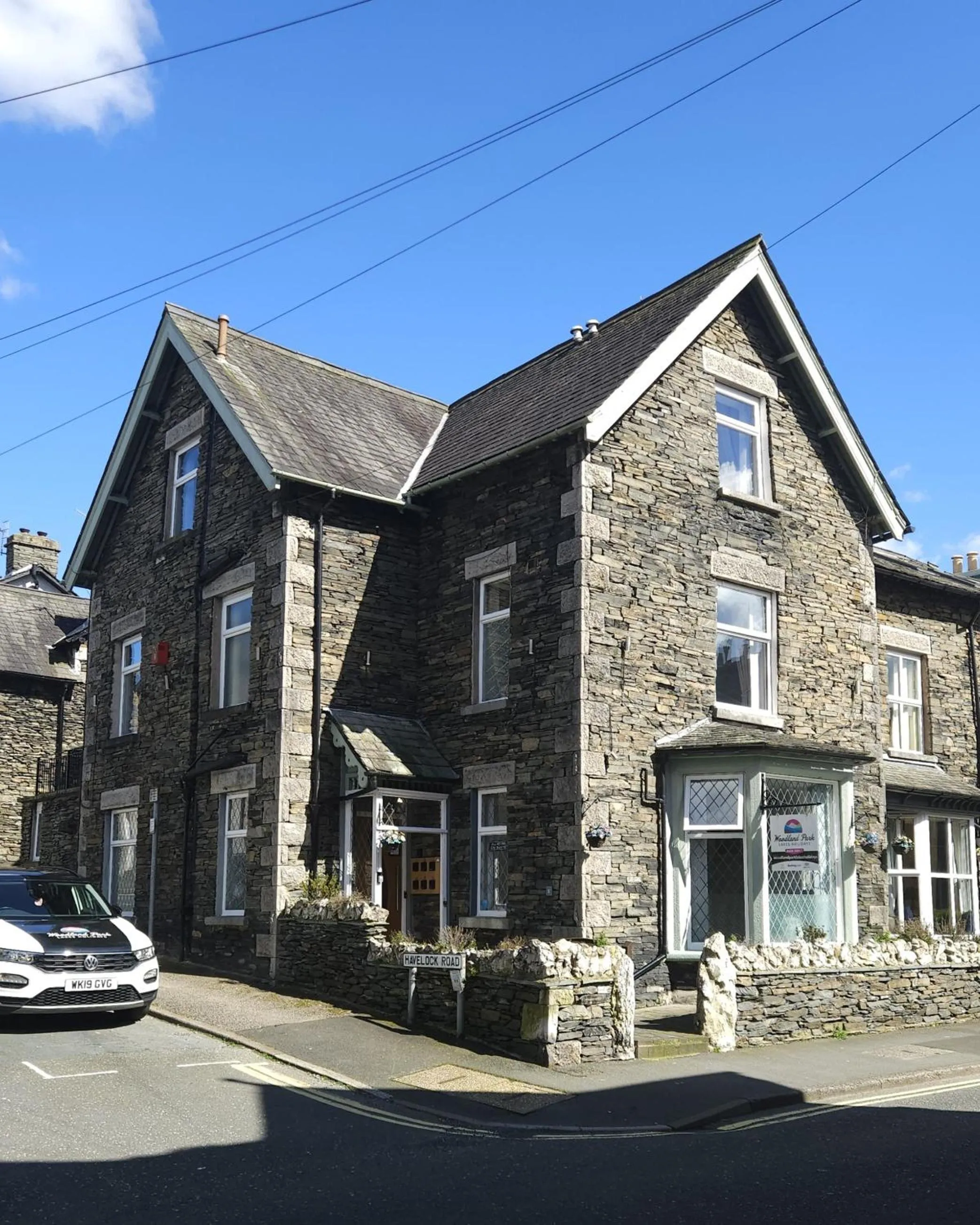 Property building in Bonny Brae House by Woodland Park