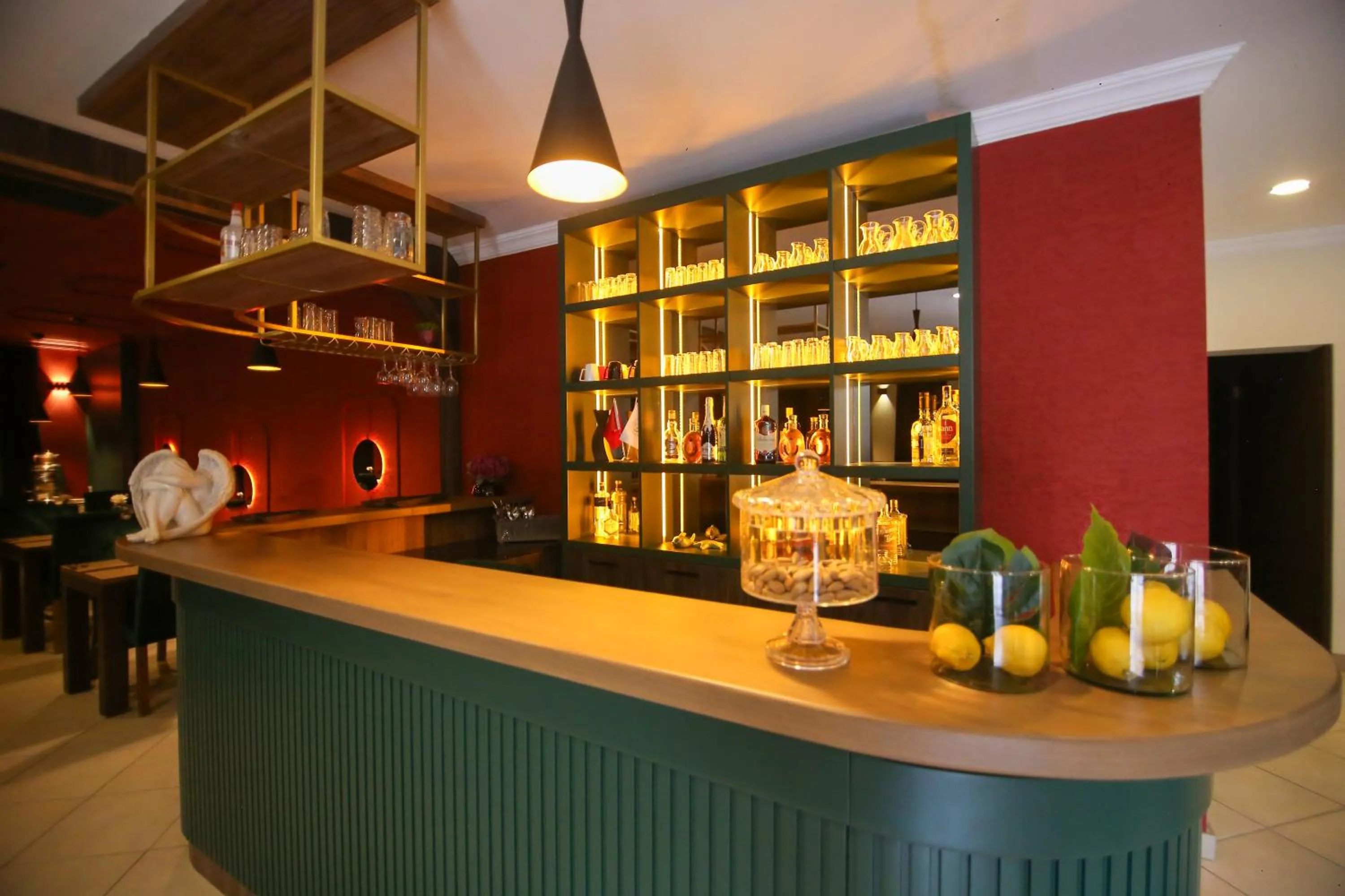 Lounge or bar in ÇEVİK PALACE HOTEL