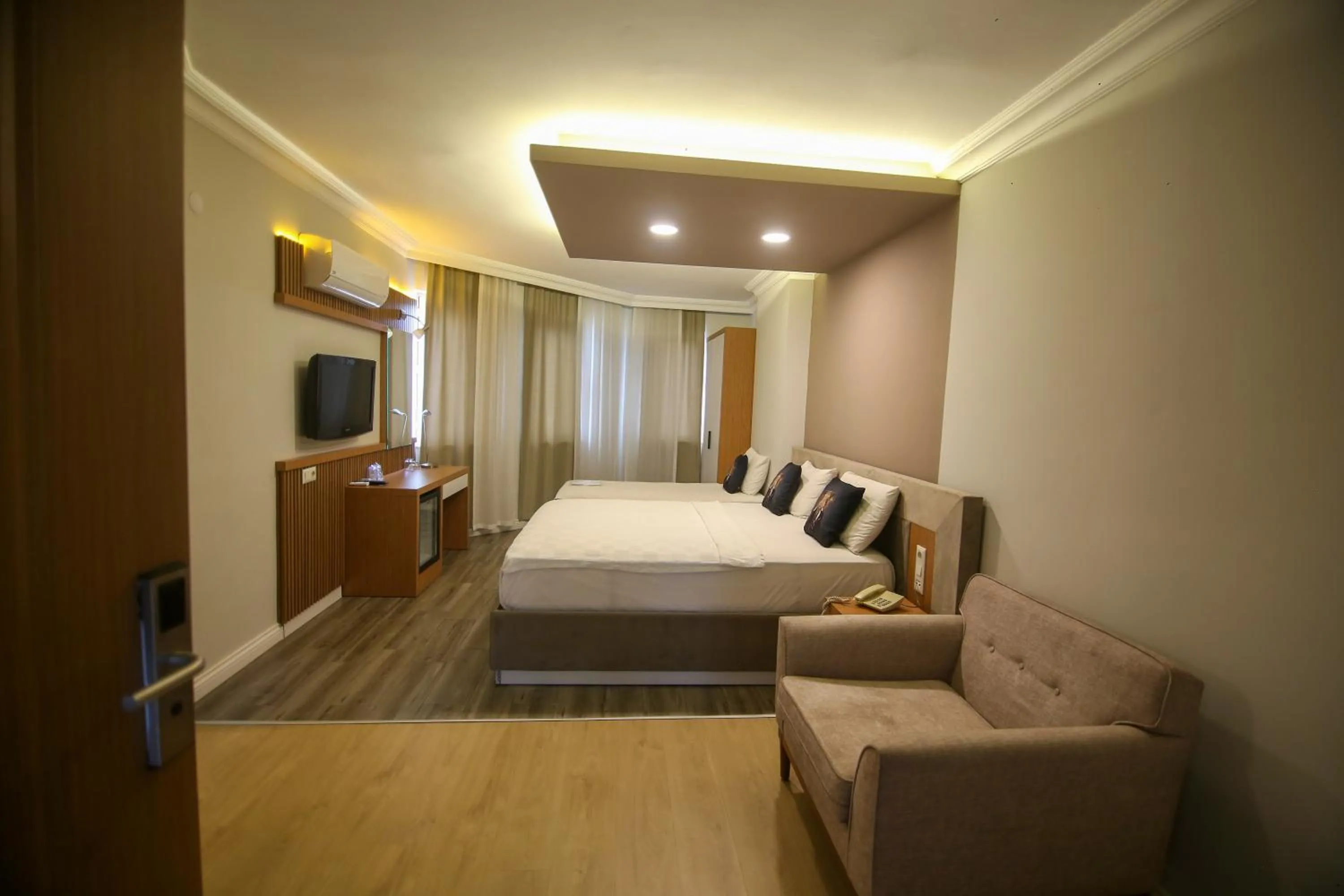 Photo of the whole room, Bed in ÇEVİK PALACE HOTEL