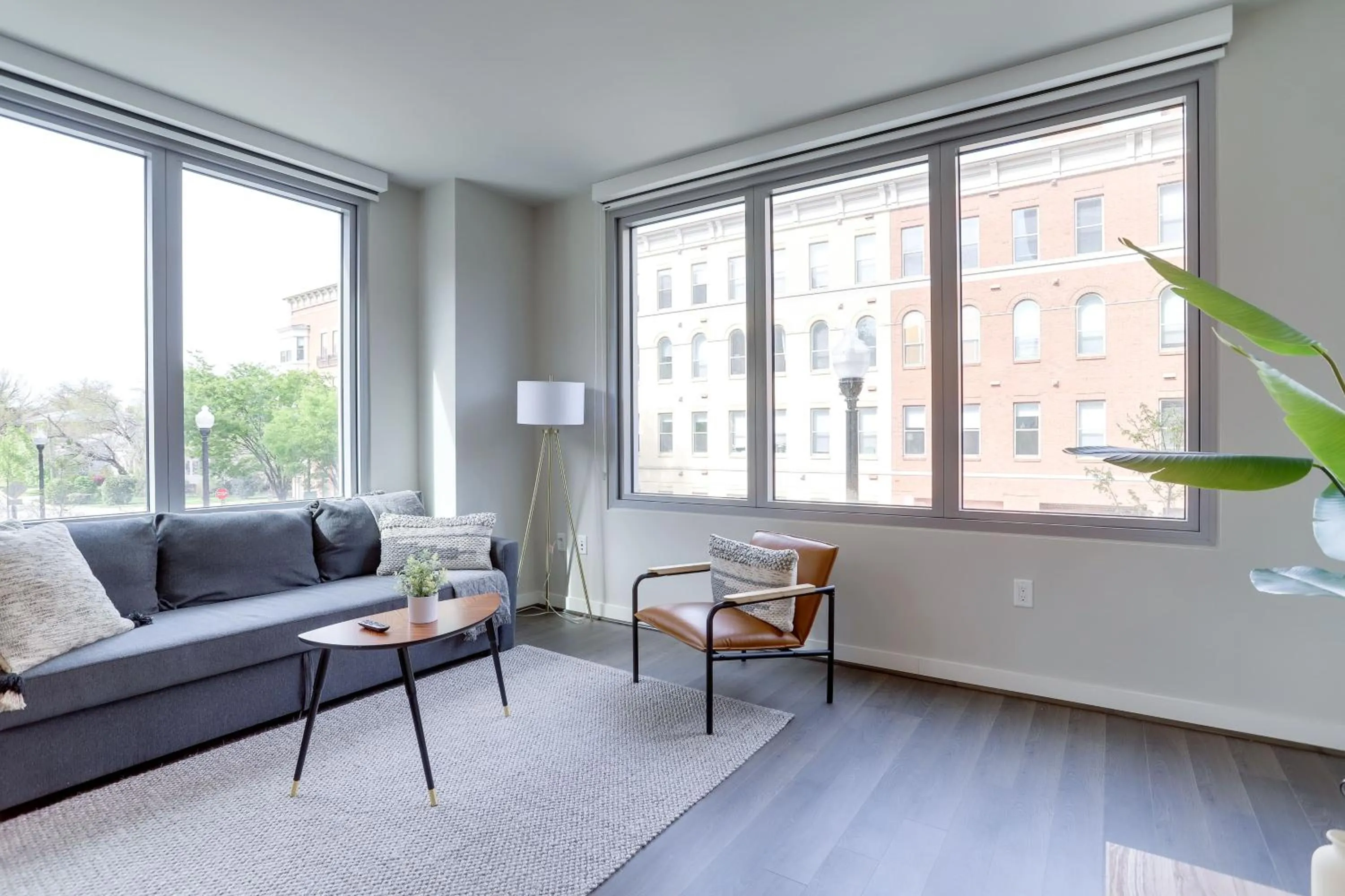Living room in Stylish Condo at Clarendon with Rooftop Views