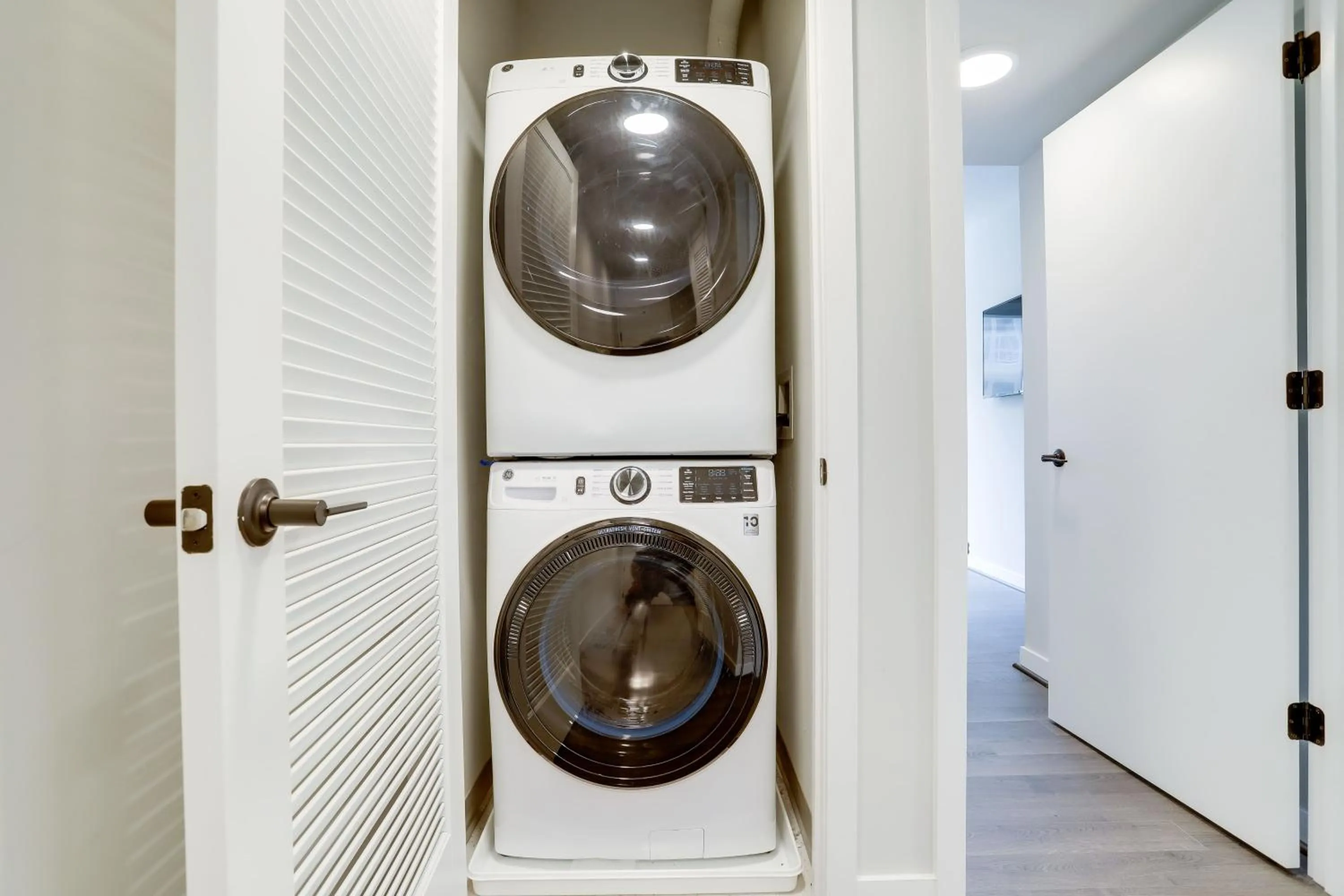 washing machine in Stylish Condo at Clarendon with Rooftop Views