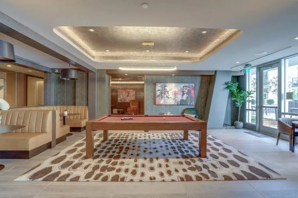 Billiard in Stylish Condo at Clarendon with Rooftop Views
