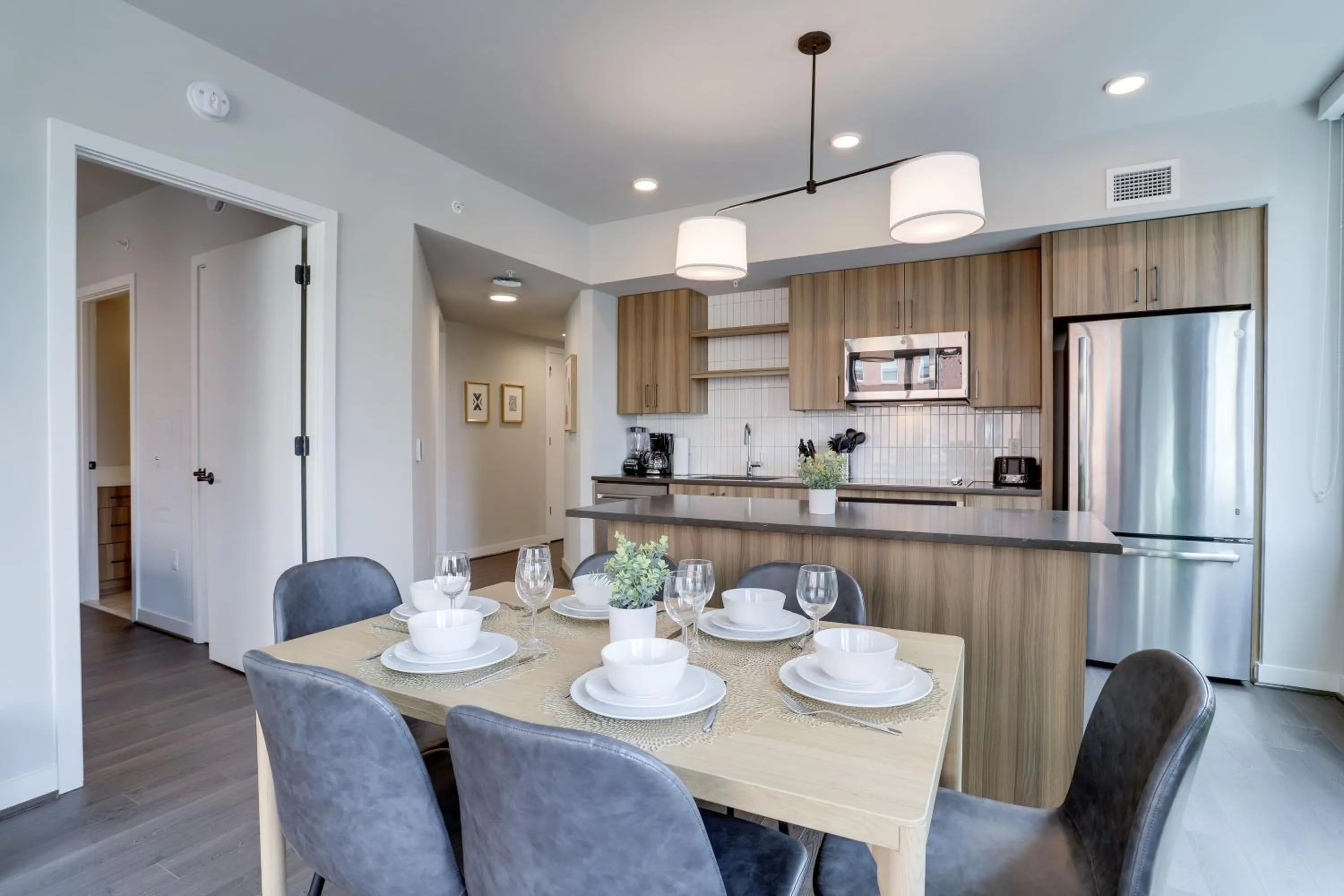 Dining area in Stylish Condo at Clarendon with Rooftop Views