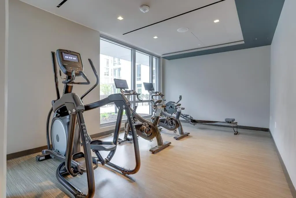 Fitness centre/facilities in Stylish Condo at Clarendon with Rooftop Views