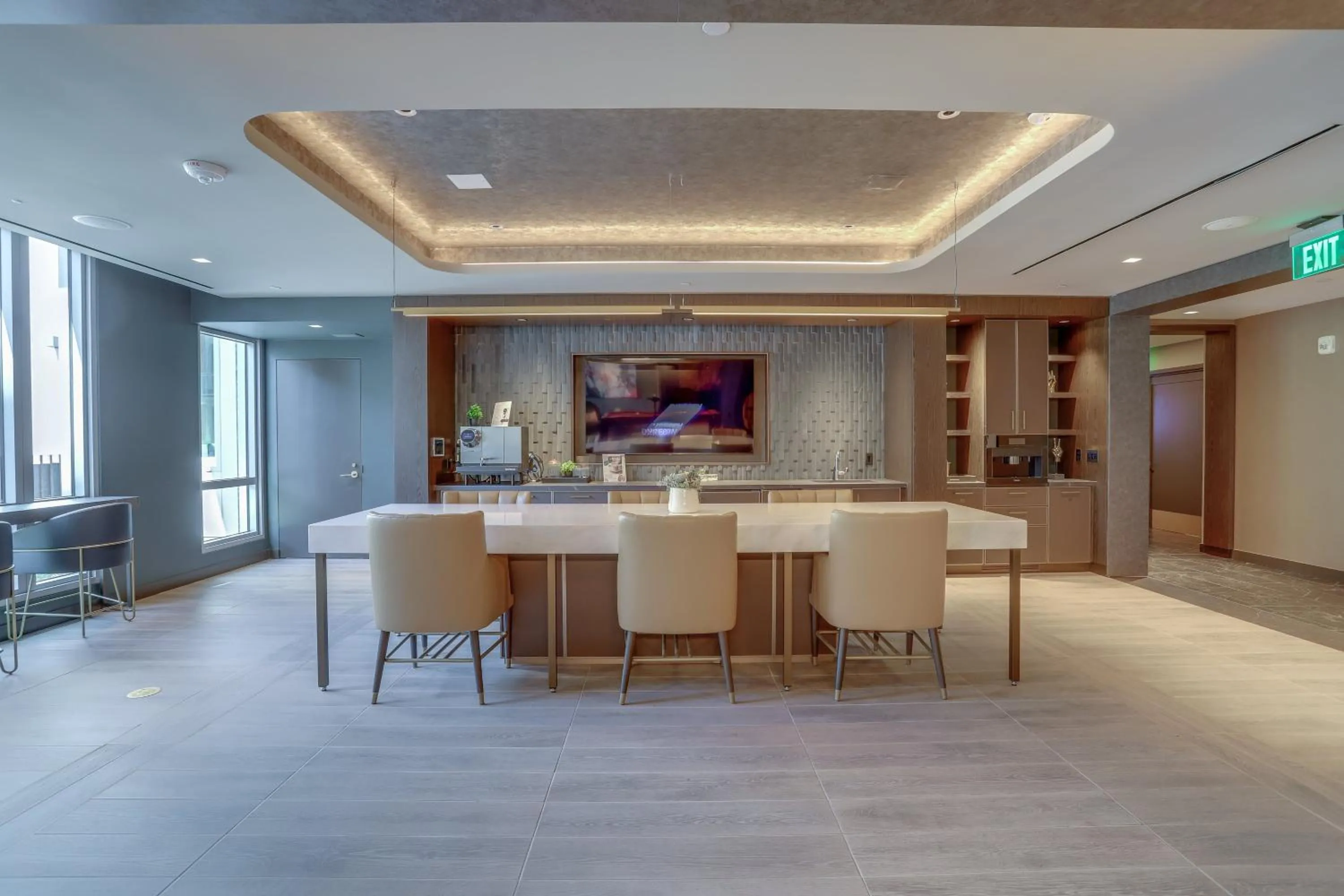 Communal lounge/ TV room in Stylish Condo at Clarendon with Rooftop Views