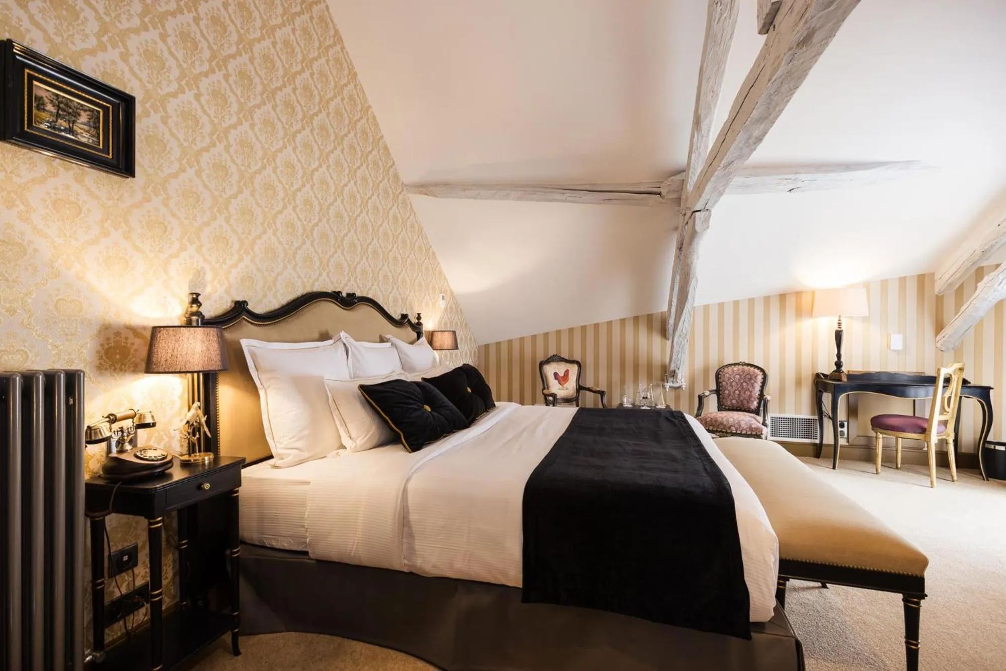 Photo of the whole room, Bed in LE PETIT MANOIR