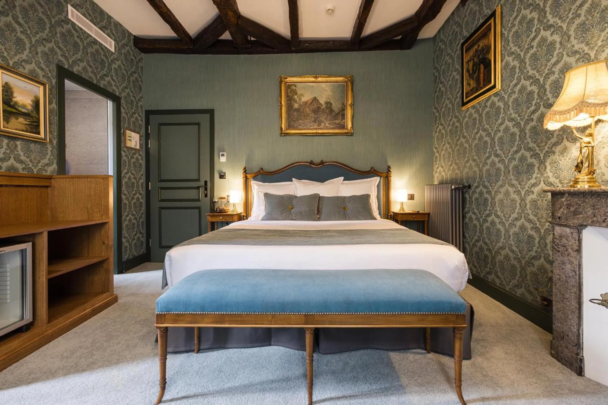 Photo of the whole room, Bed in LE PETIT MANOIR