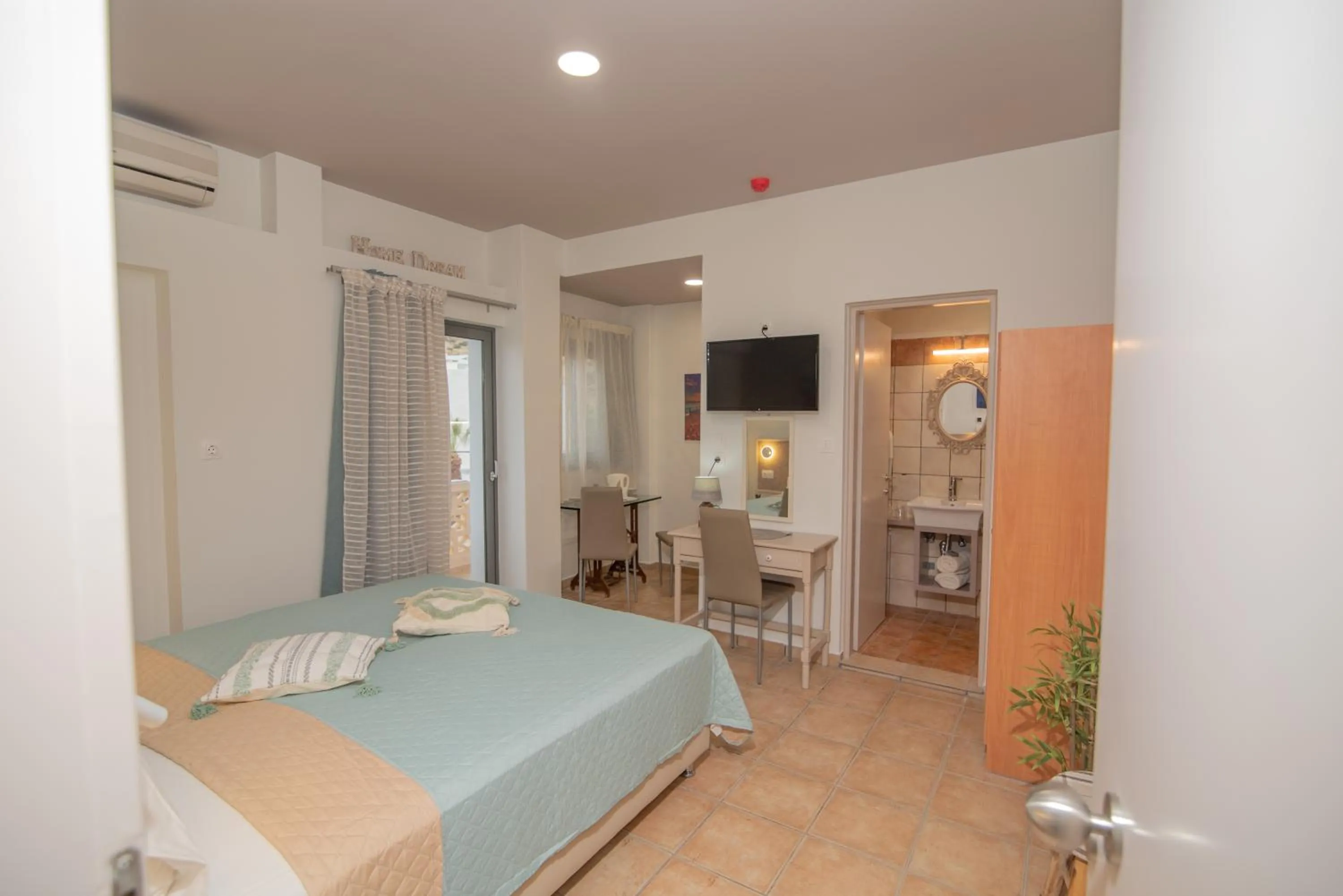 Bedroom, Bed in Tsaner Apartment and Rooms