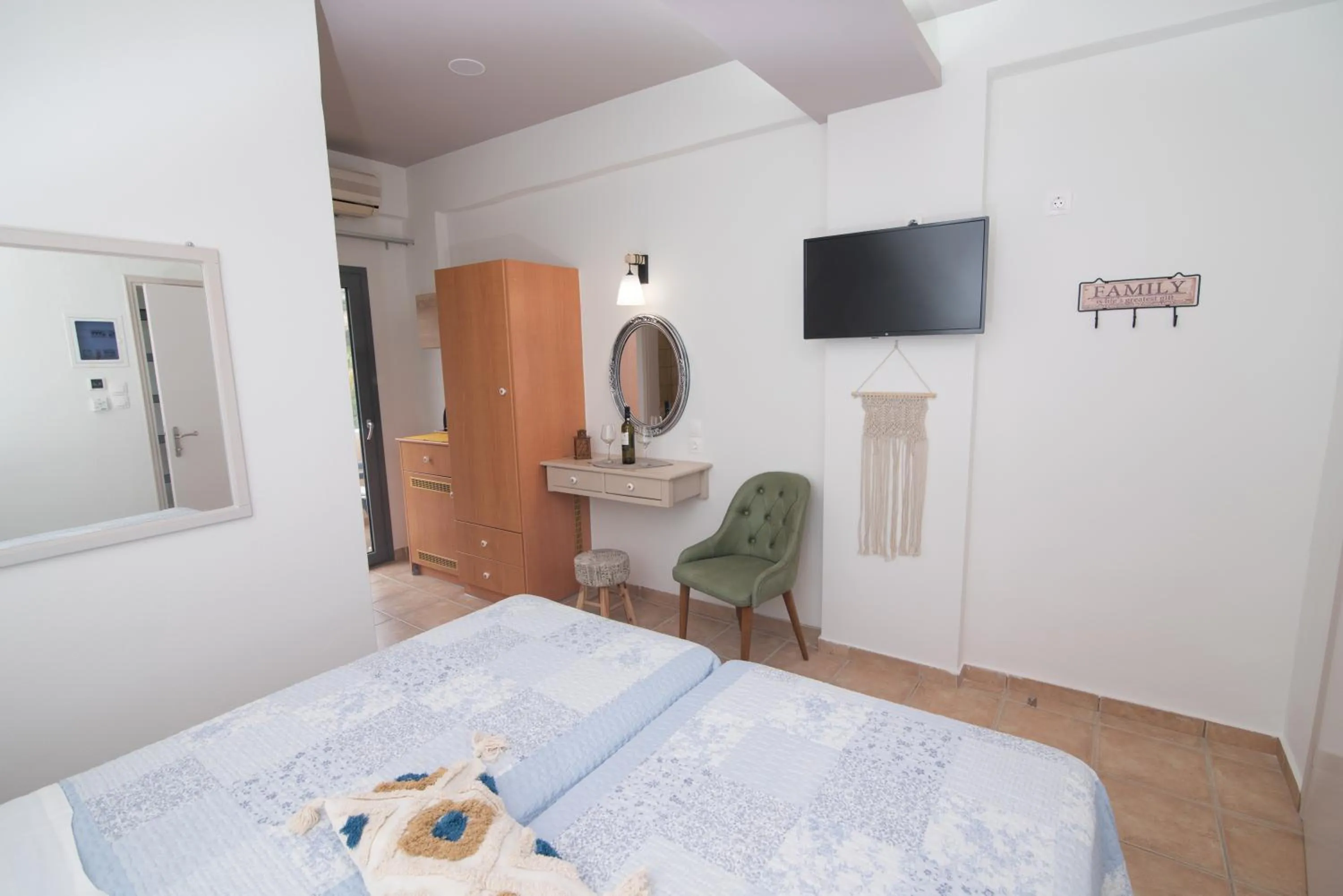 Bedroom, Bed in Tsaner Apartment and Rooms