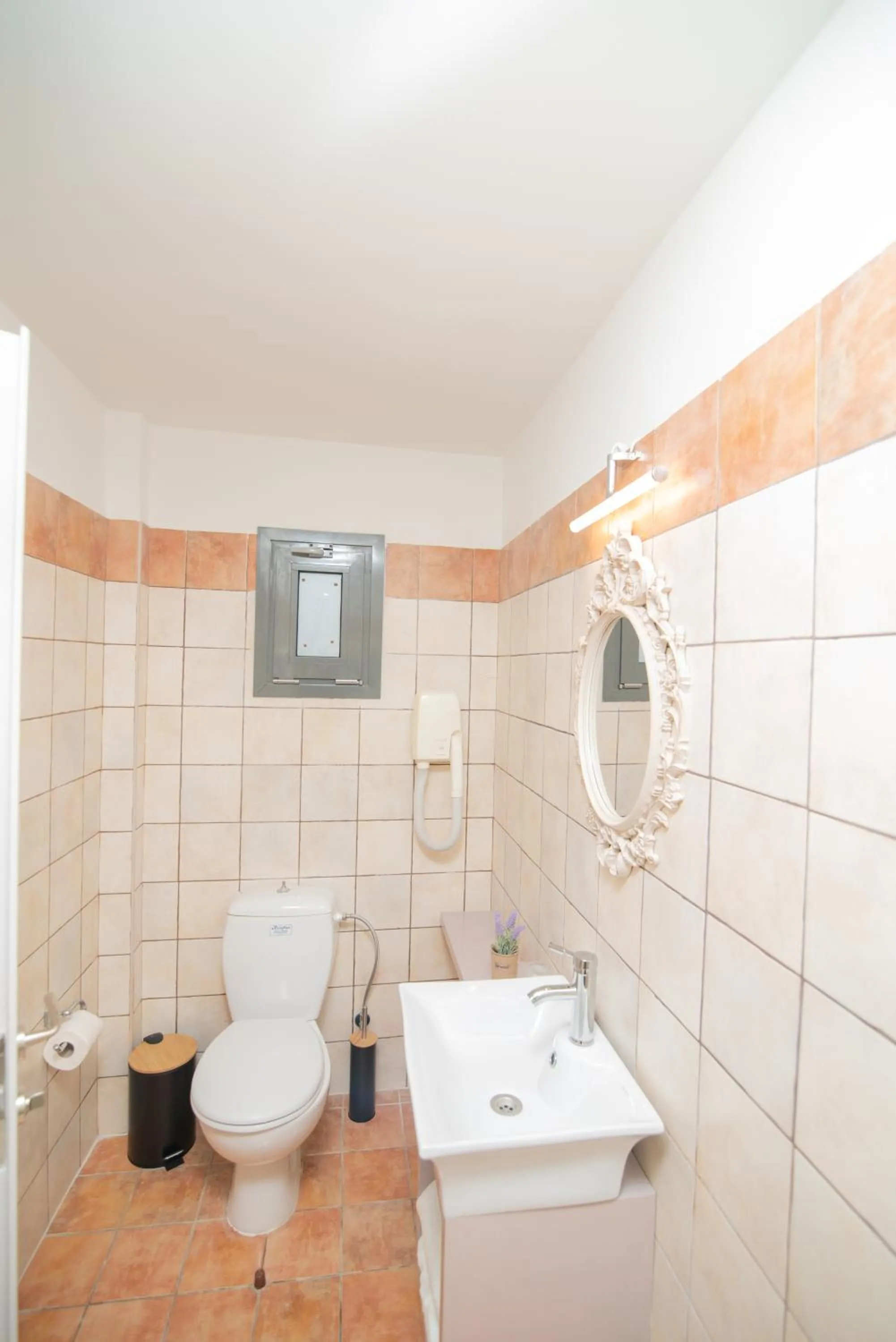 Bathroom in Tsaner Apartment and Rooms