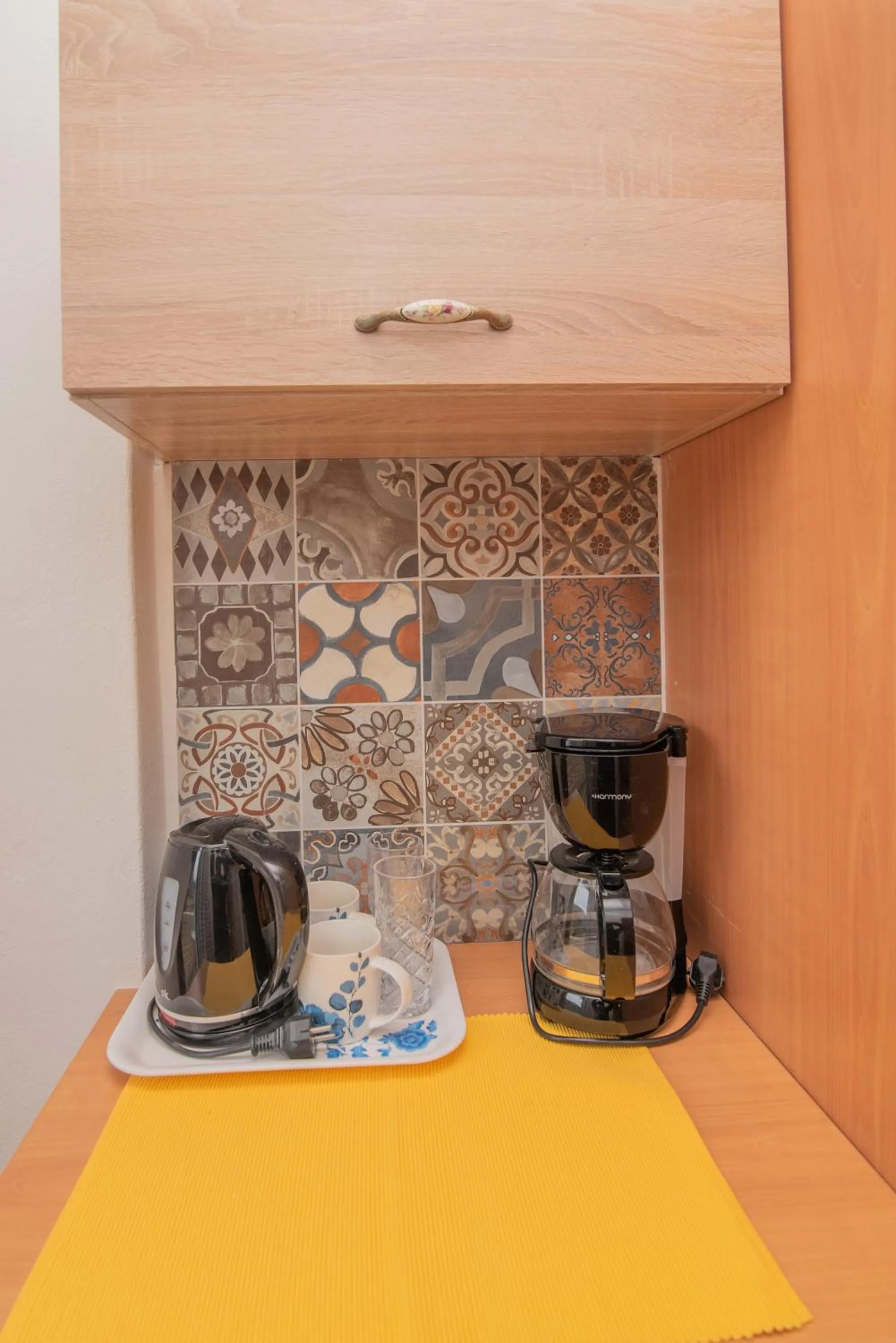 Coffee/tea facilities in Tsaner Apartment and Rooms