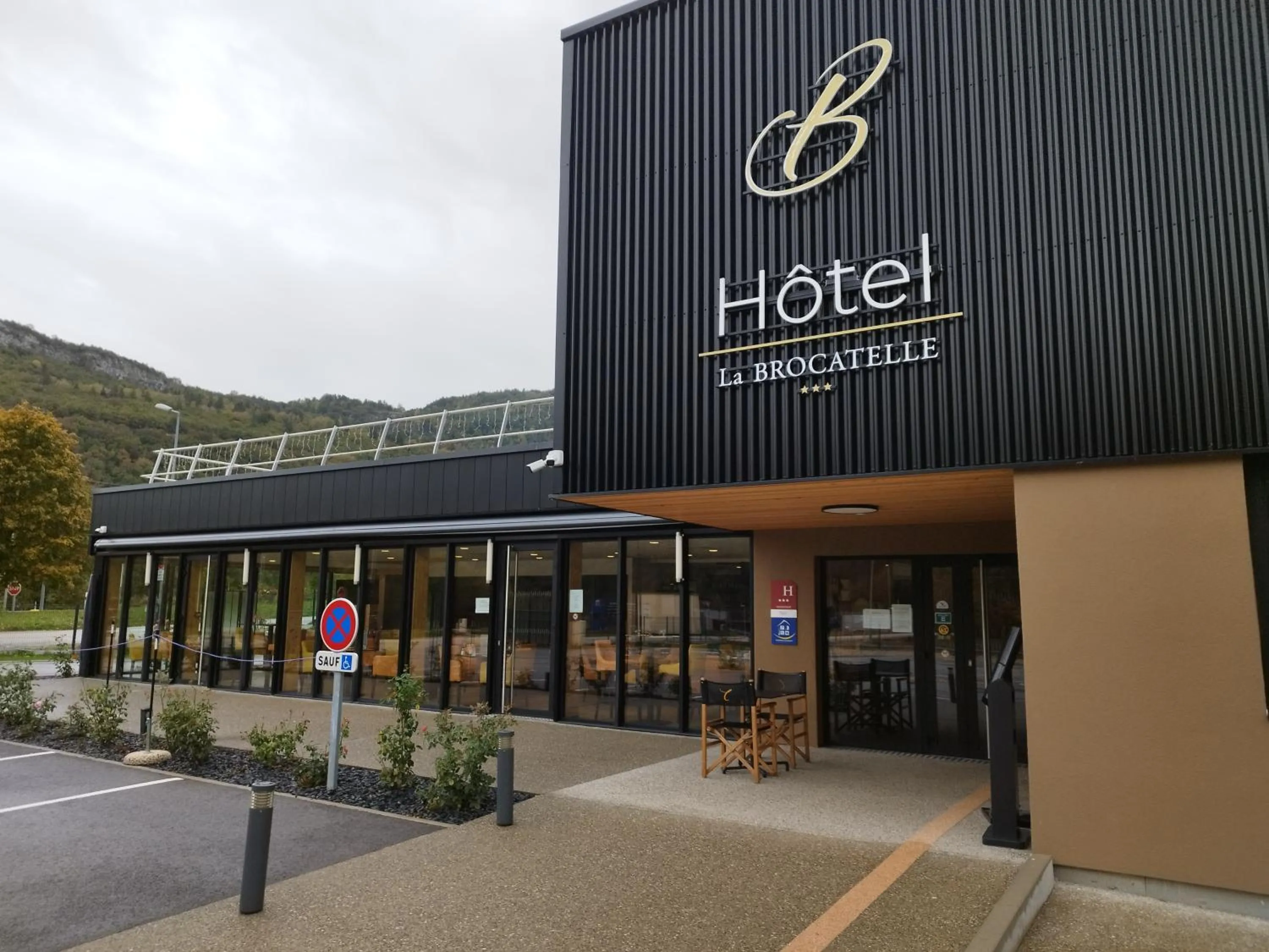 Property building in Hôtel Restaurant AKENA Molinges - La Brocatelle