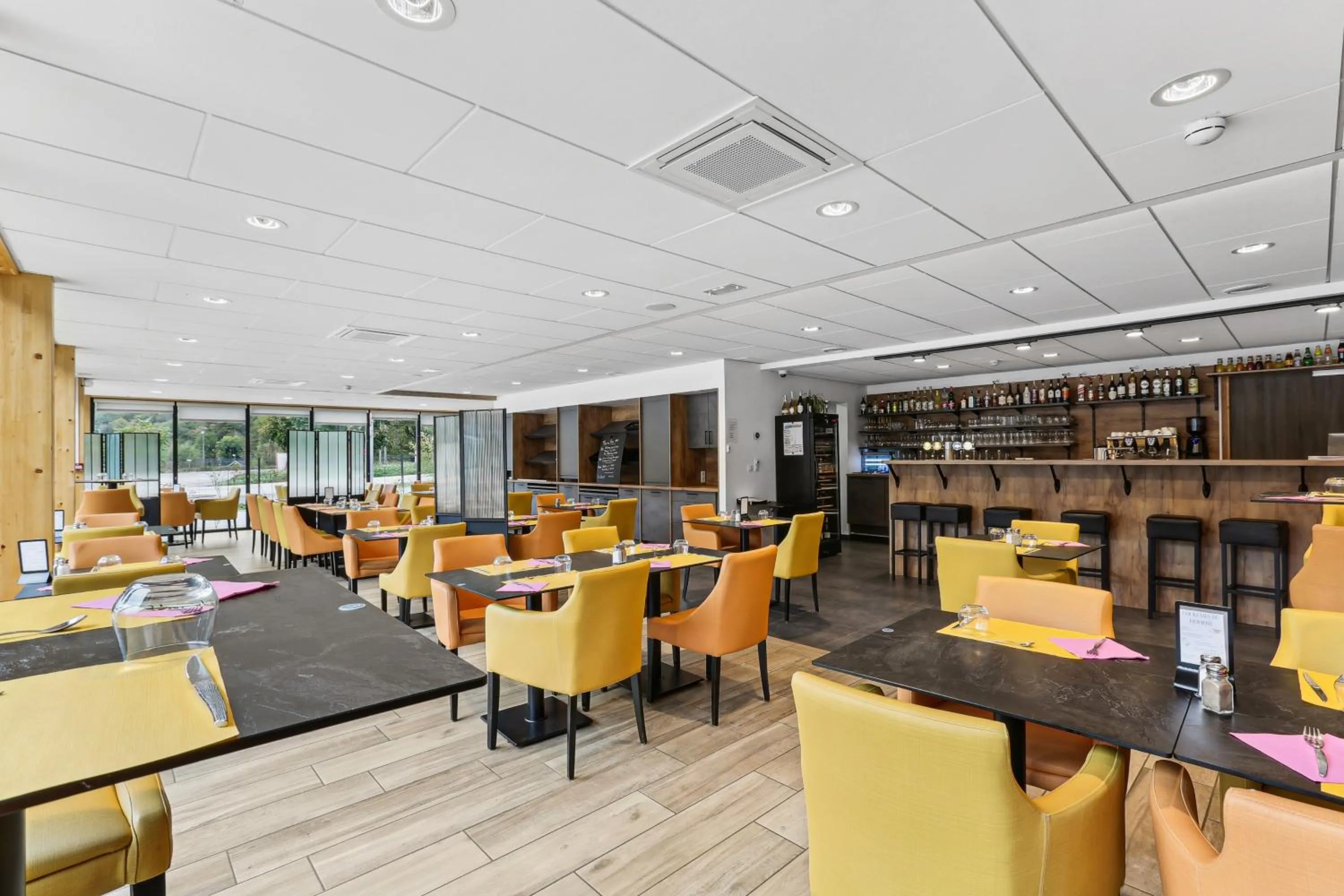 Restaurant/places to eat in Hôtel Restaurant AKENA Molinges - La Brocatelle