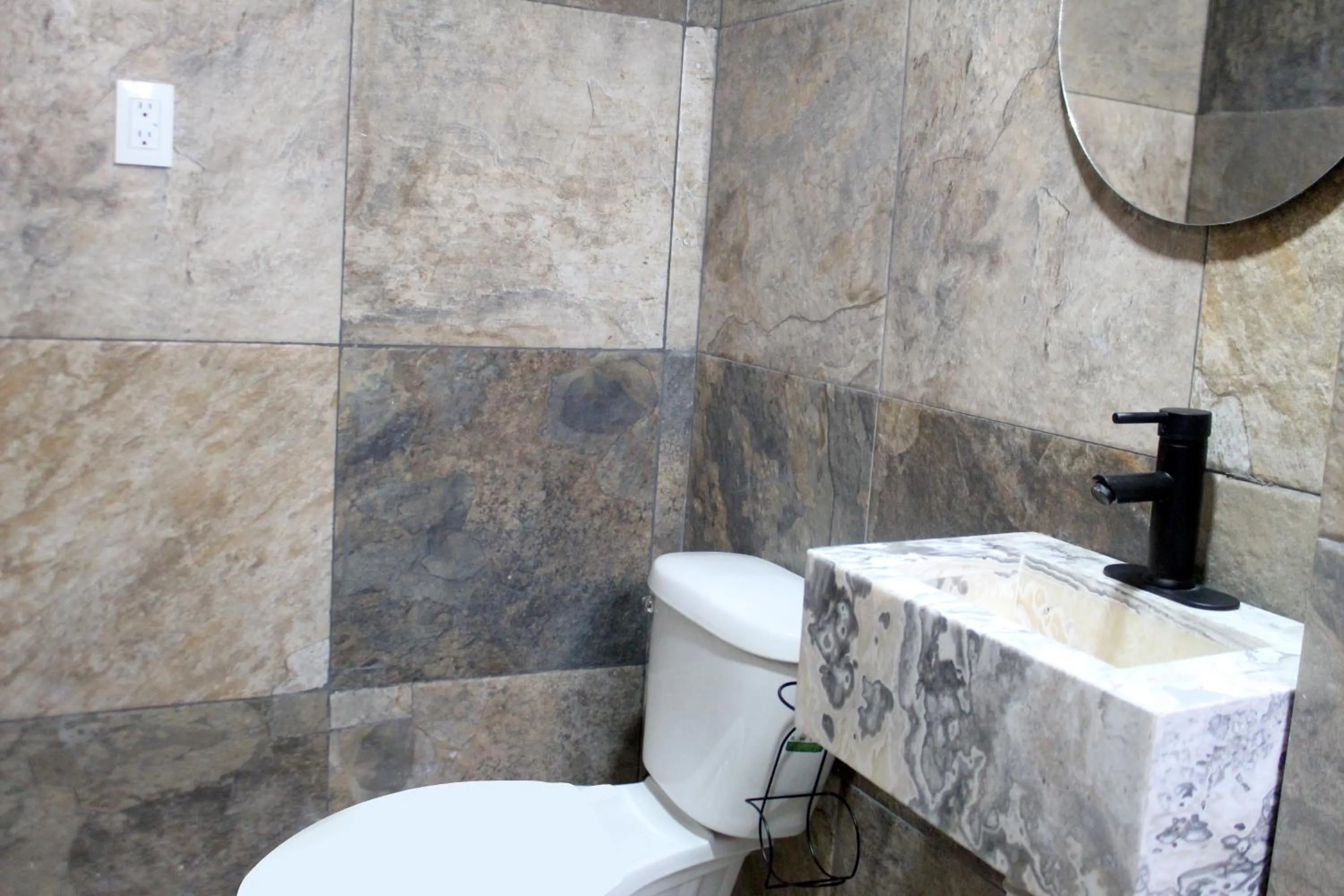 Toilet, Bathroom in Hotel Casa Hidalgo, Torreón