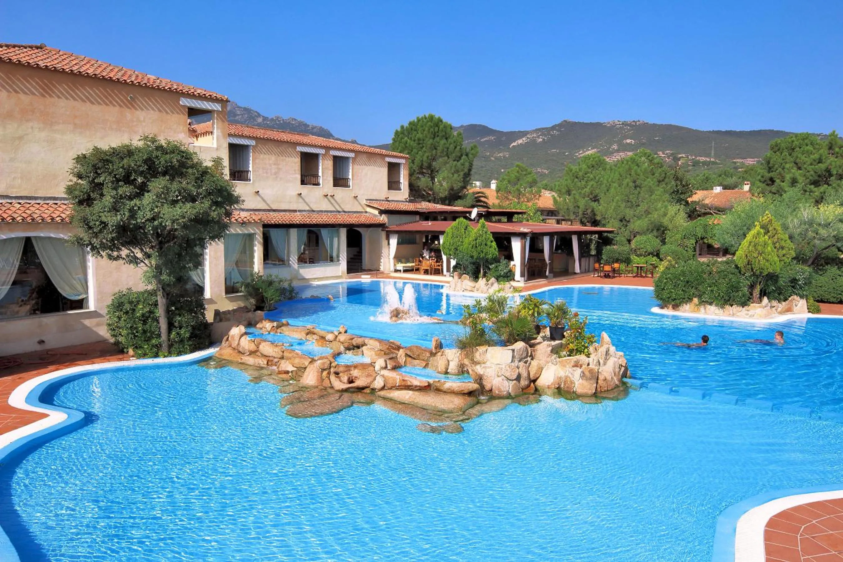 Swimming pool in Colonna Hotel Du Golf