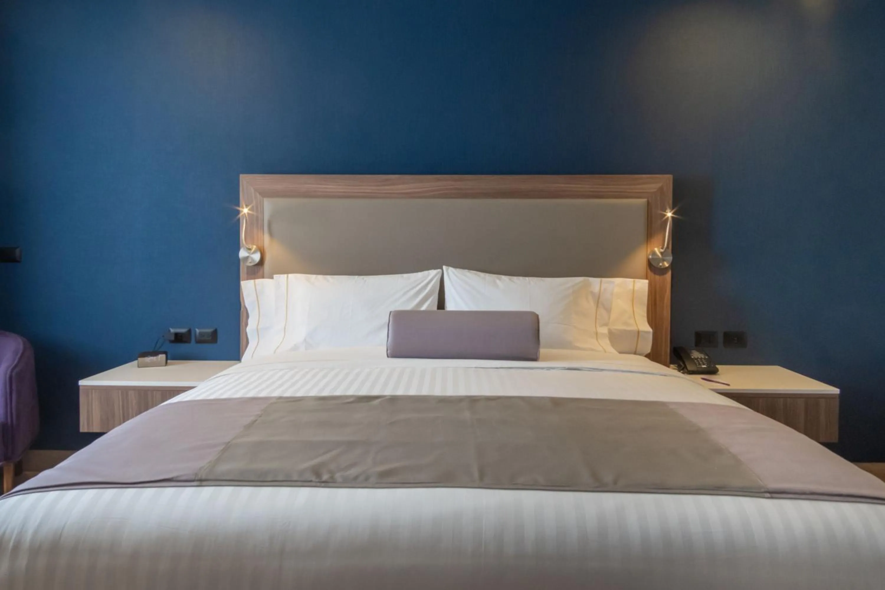 Photo of the whole room, Bed in Sheraton Guadalajara Expo