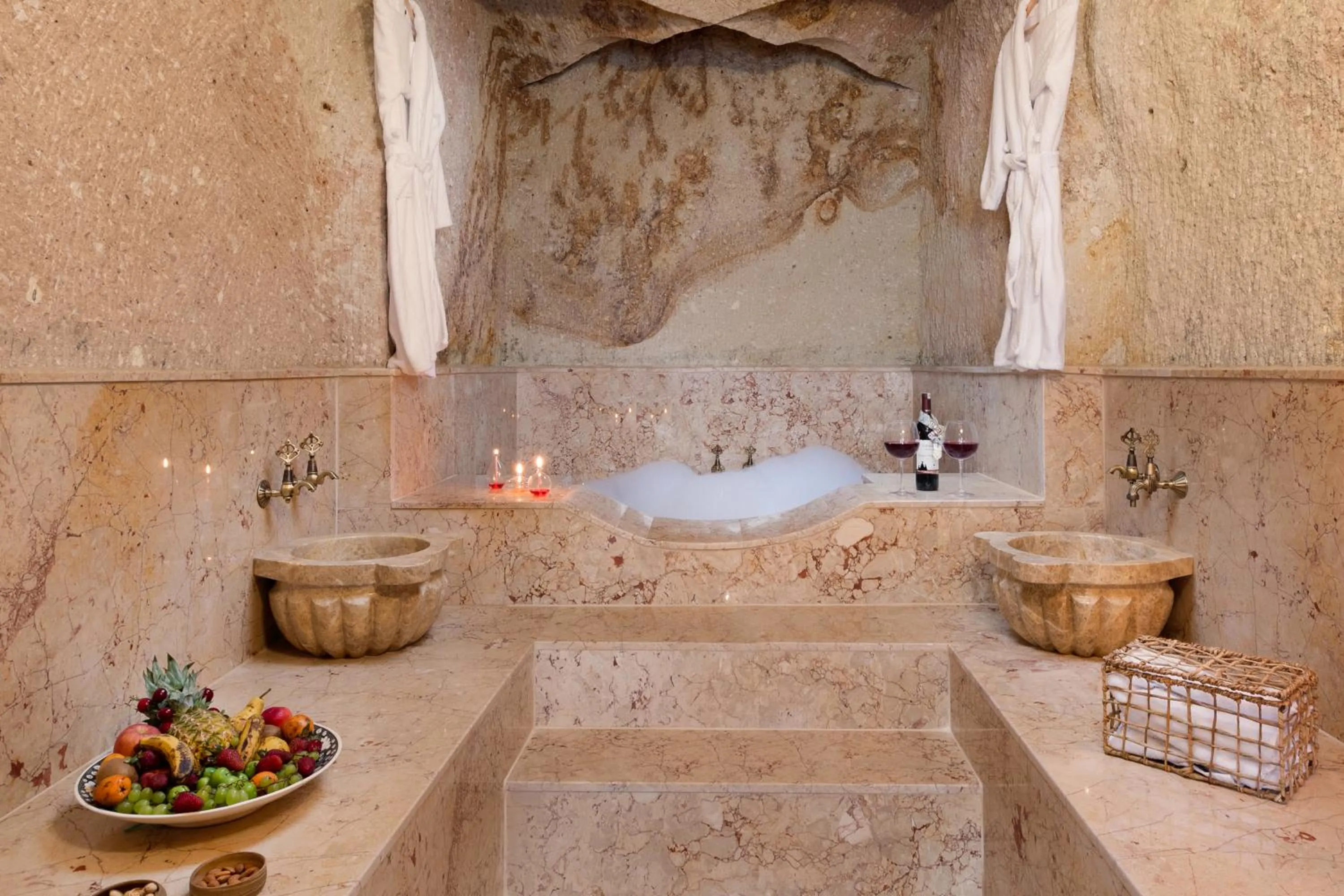 Public Bath in Kayata Cave Suites Special Class