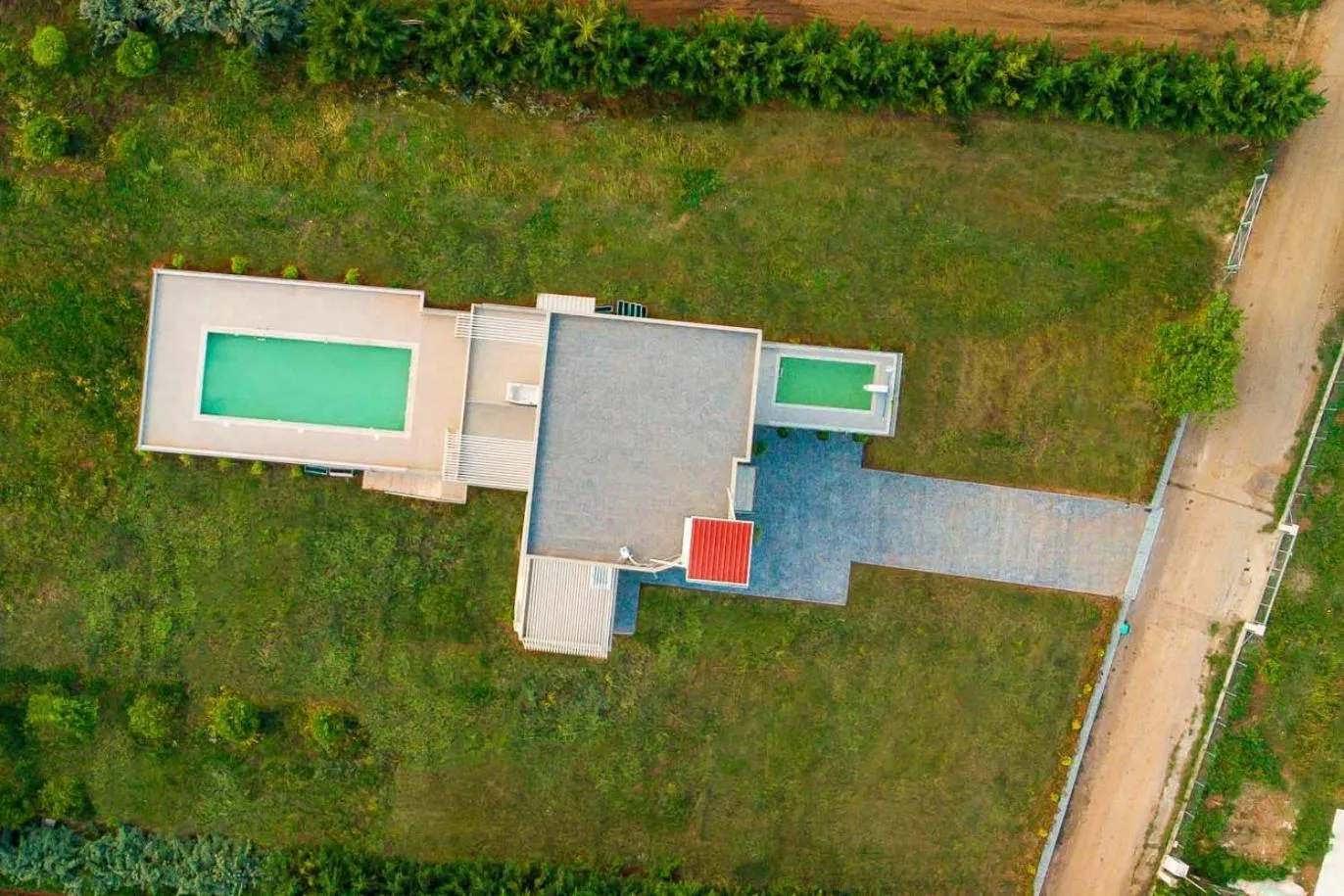 Property building in IO Luxury Pool & Hot Tub Suites