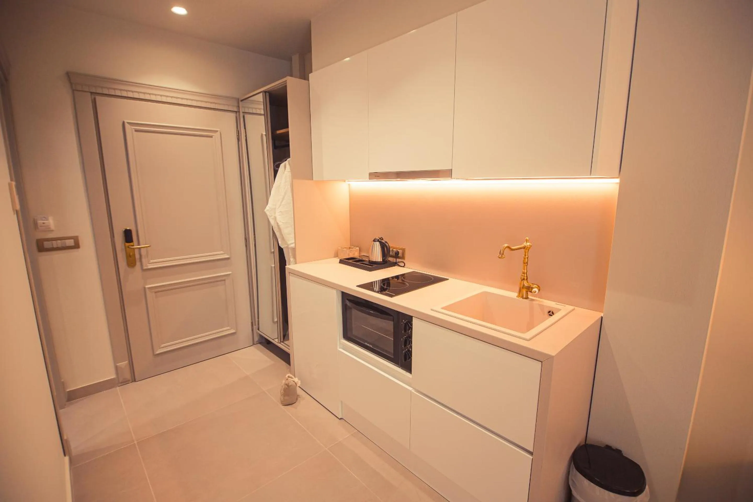 Kitchen or kitchenette in IO Luxury Pool & Hot Tub Suites