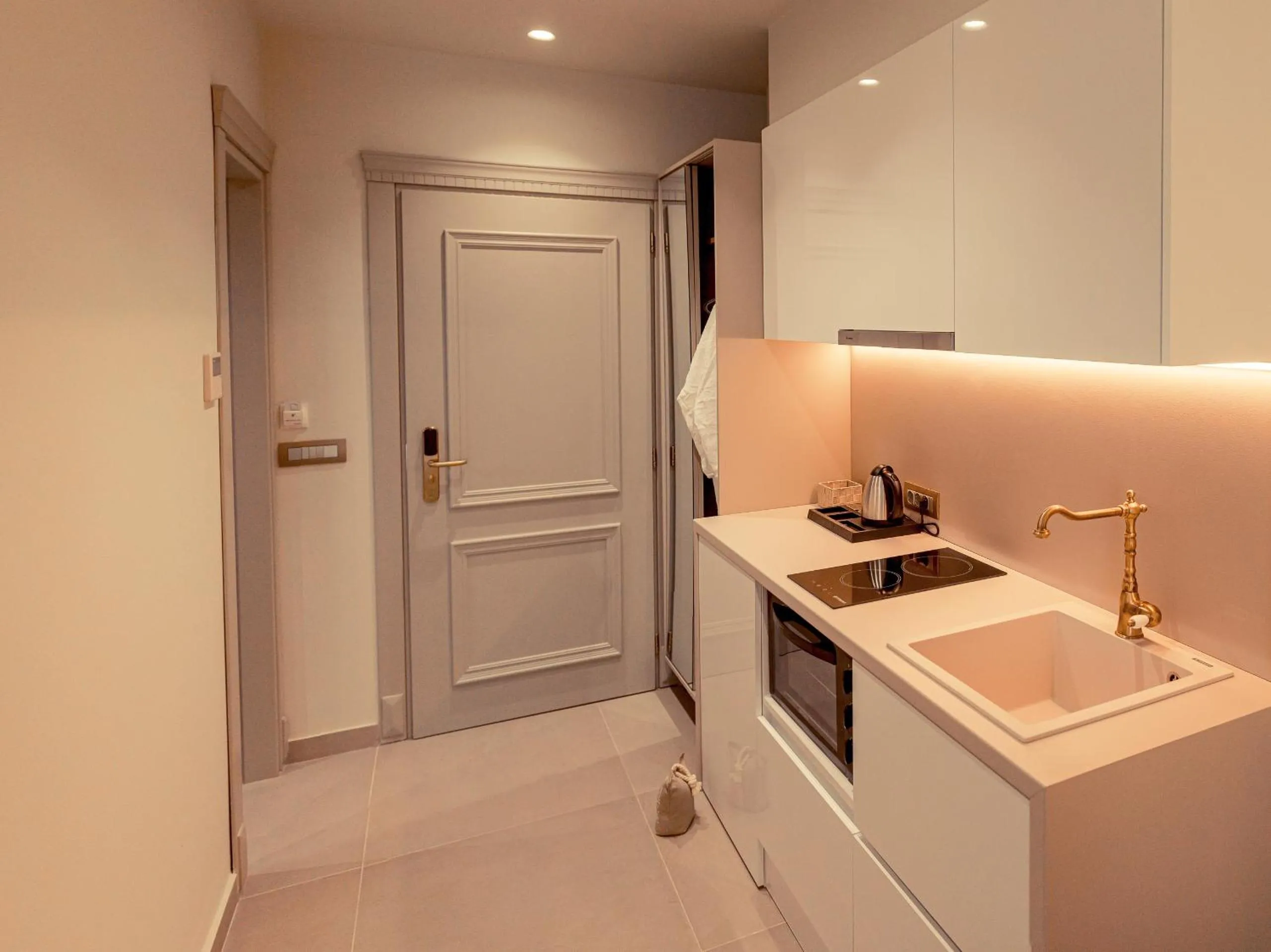 Kitchen or kitchenette in IO Luxury Pool & Hot Tub Suites