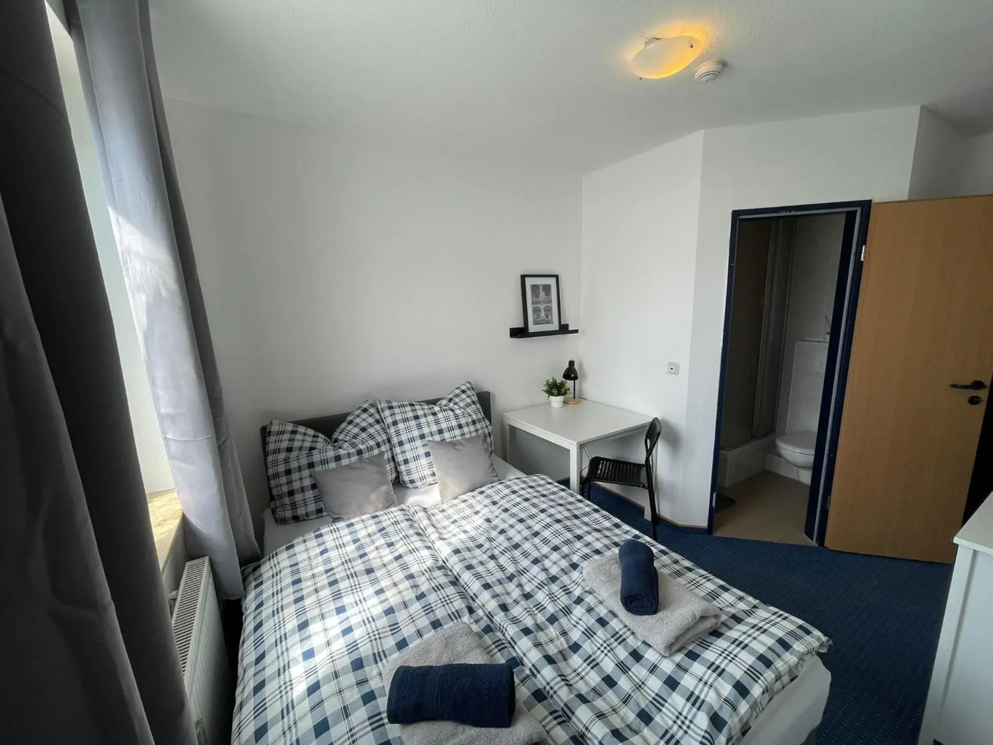 Double Room with Private Bathroom - single occupancy in Gästezimmer Kreuzheide Double Room with Private Bathroom - single occupancy in Gästezimmer Kreuzheide