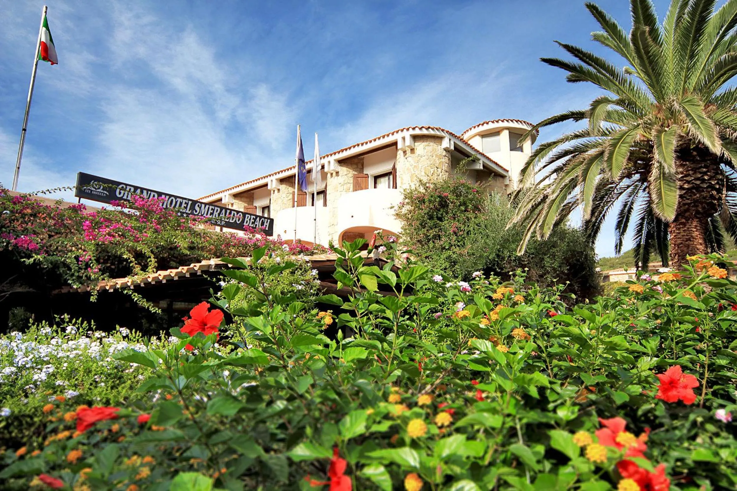Facade/entrance in Grand Hotel Smeraldo Beach