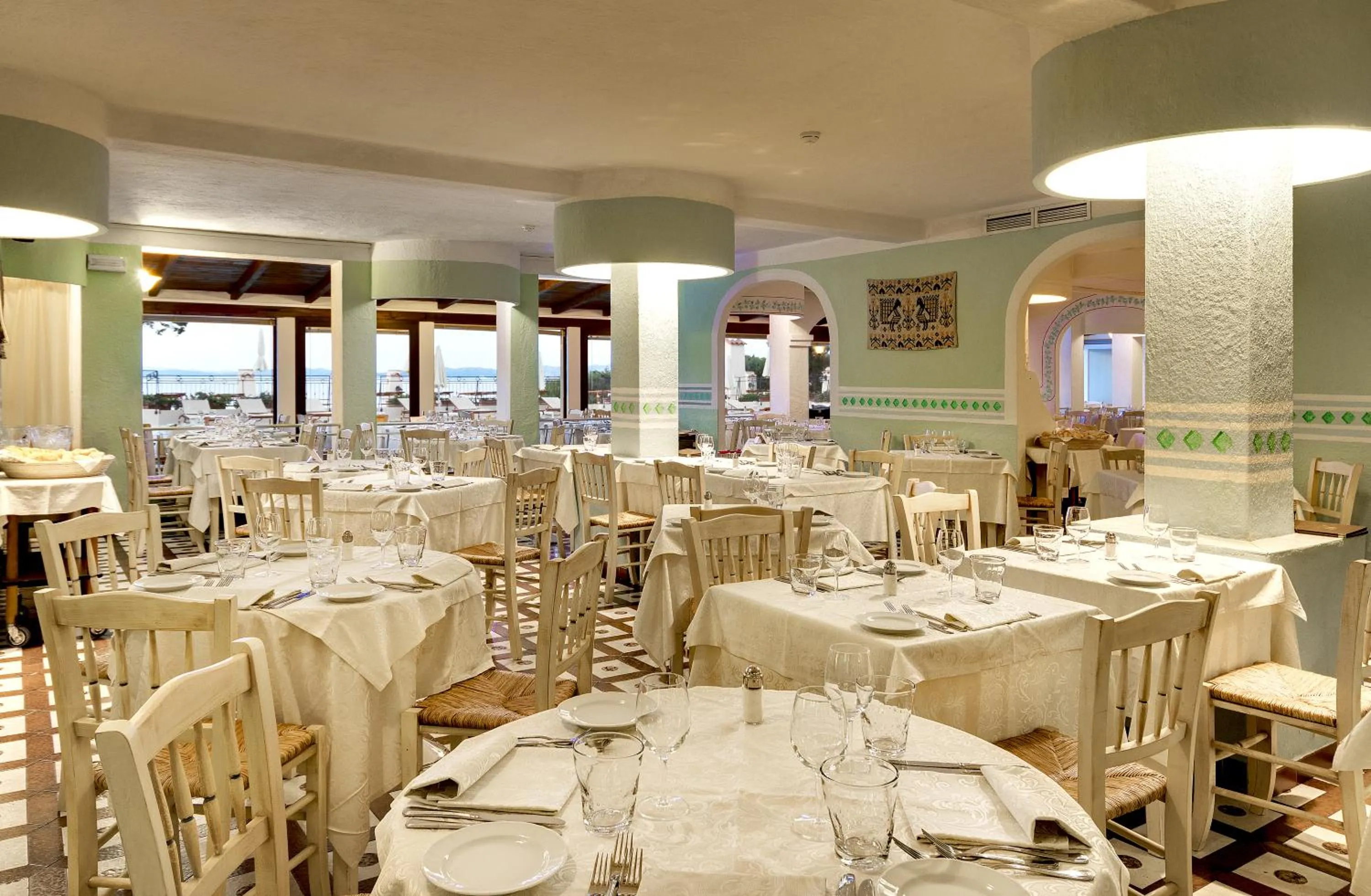 Restaurant/places to eat in Grand Hotel Smeraldo Beach