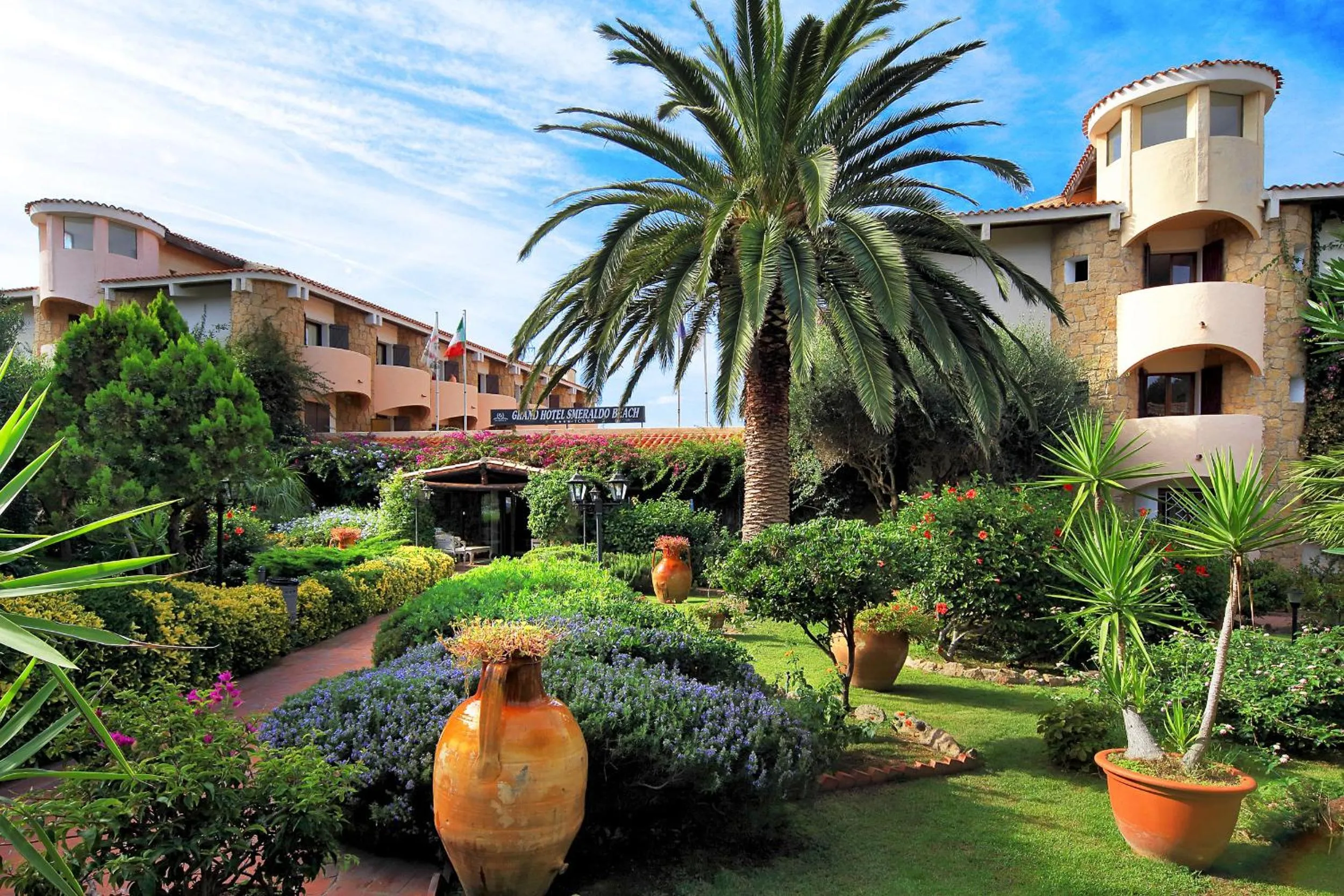 Garden in Grand Hotel Smeraldo Beach