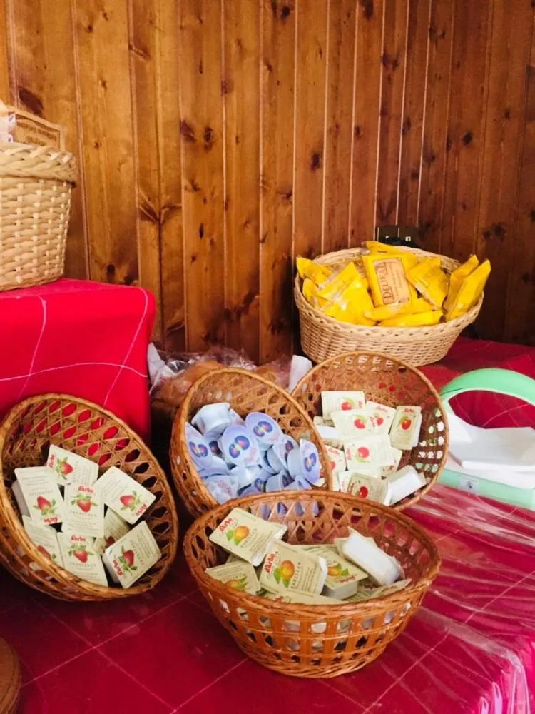 Restaurant/places to eat in Hotel Primavera