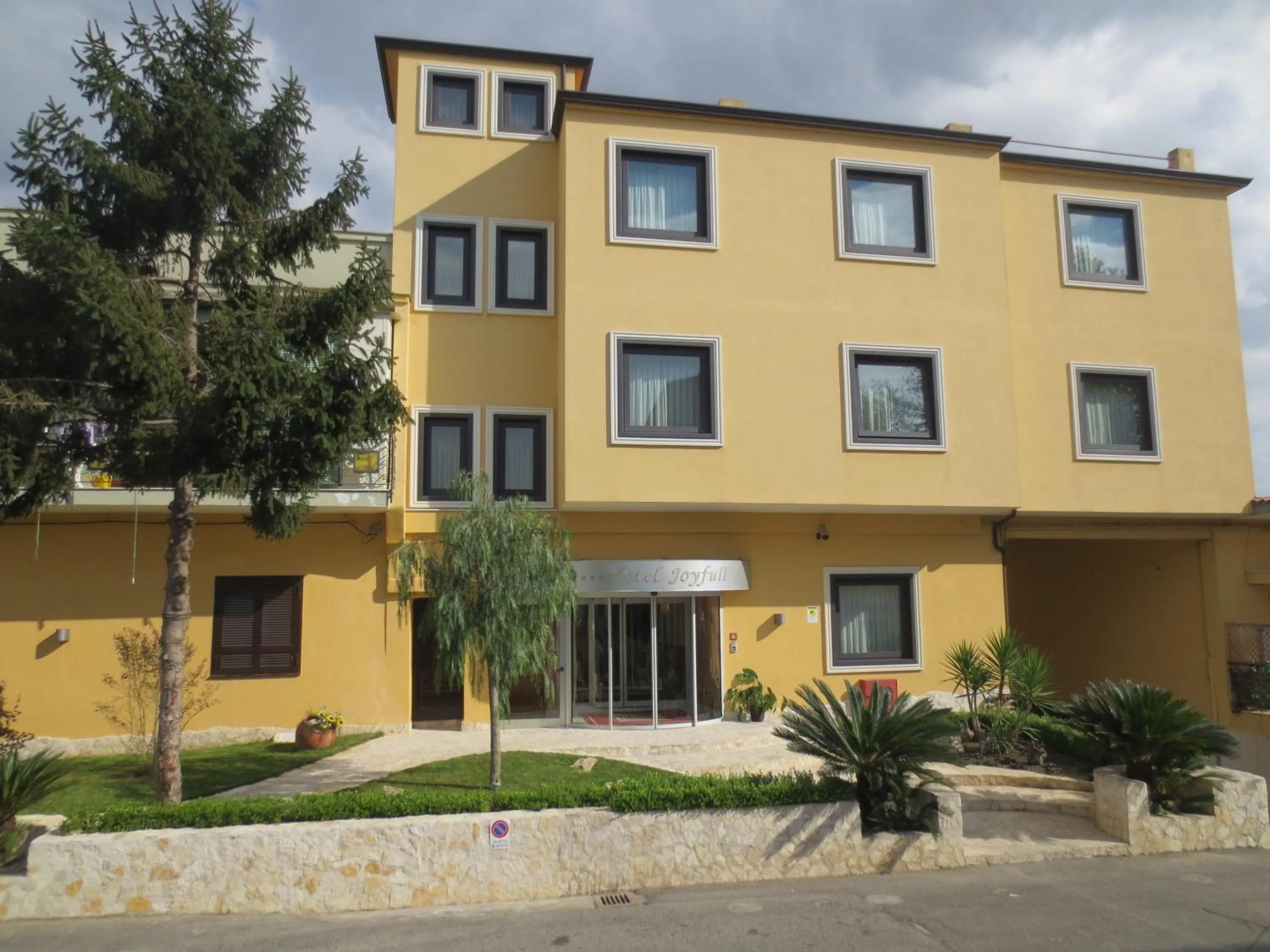 Facade/entrance in Hotel Joyfull