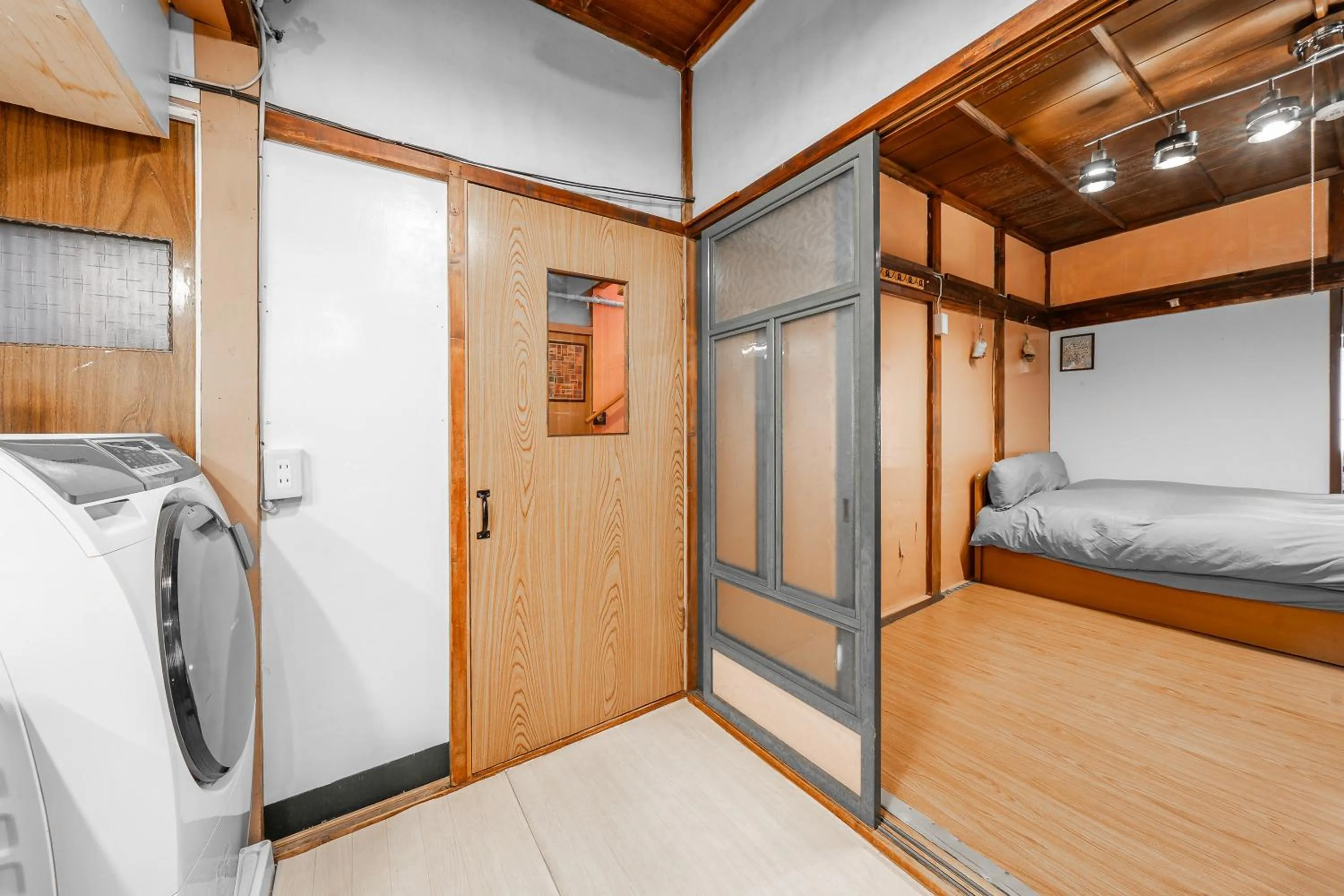 washing machine, Bed in TARUNE