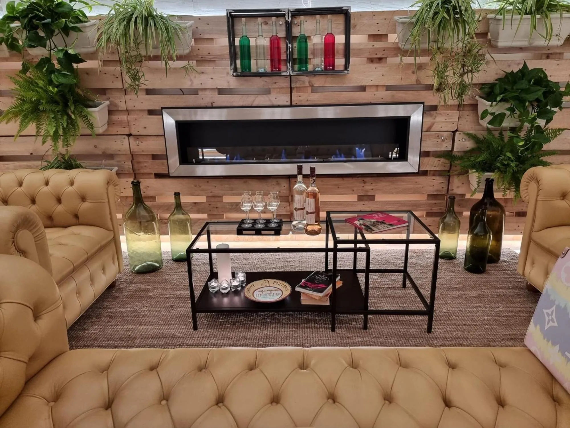 Restaurant/places to eat in Ranch Palace Hotel