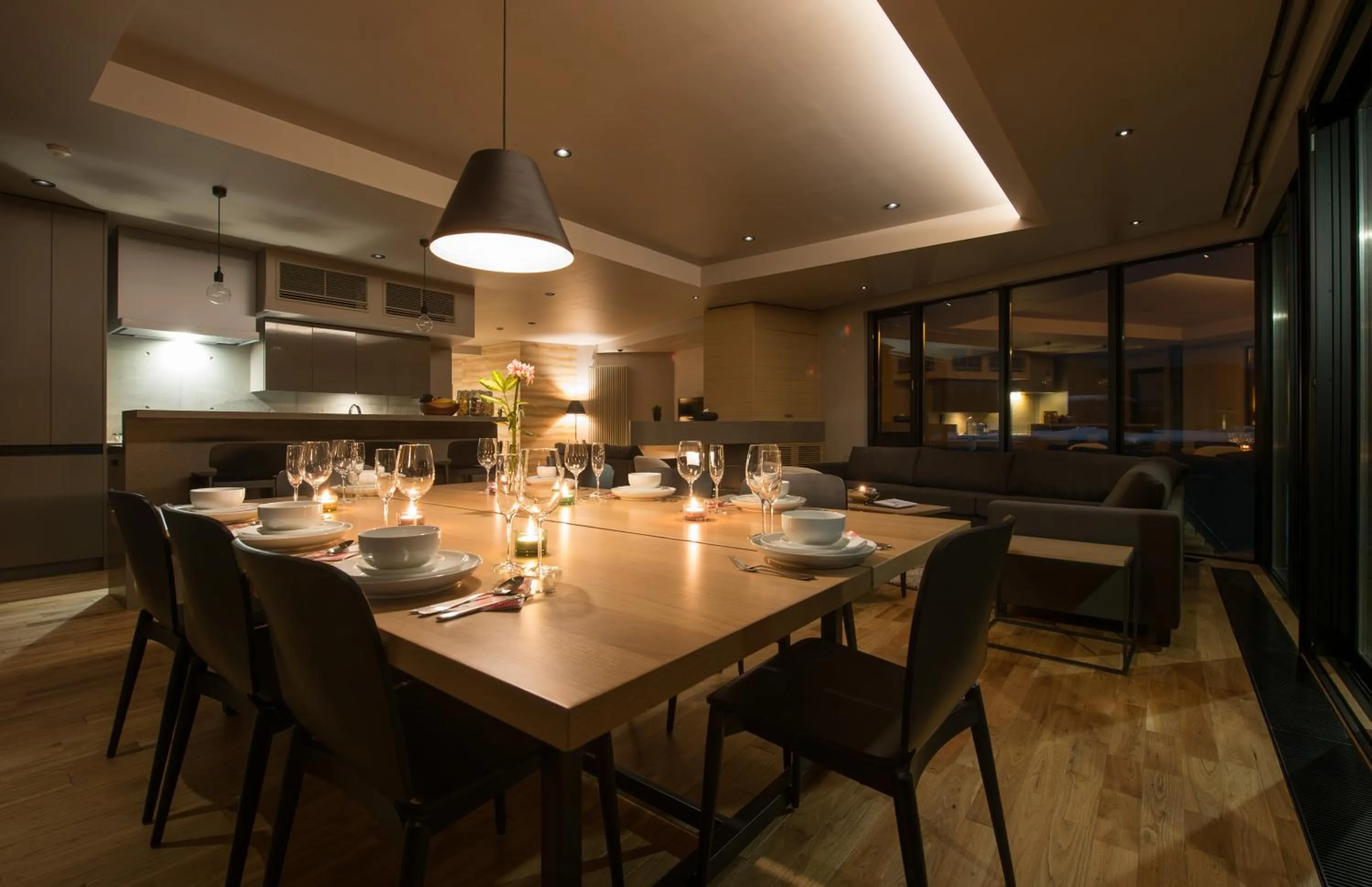 Dining area in Aspect Luxury Apartments by H2 Life