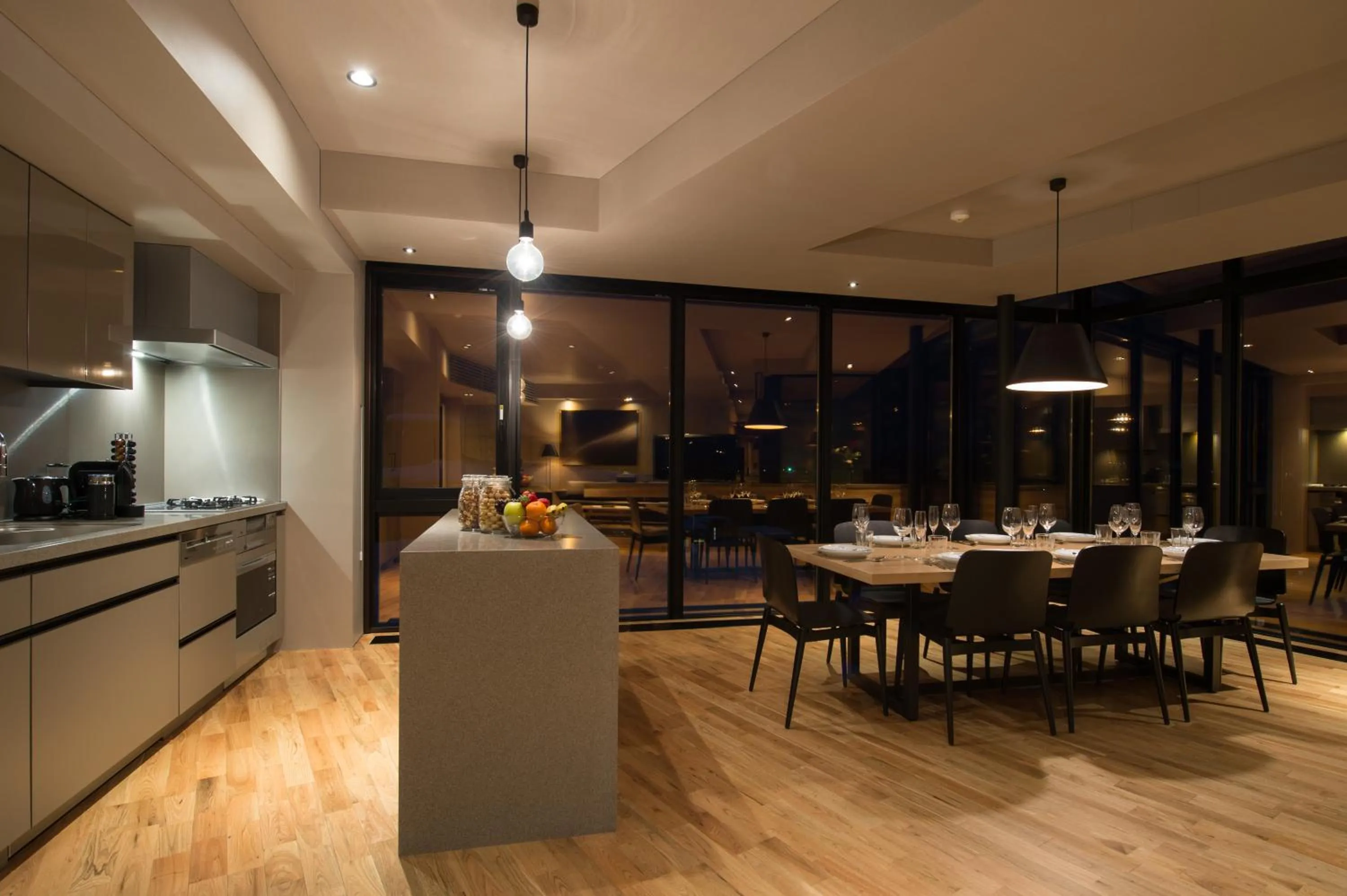 Dining area in Aspect Luxury Apartments by H2 Life
