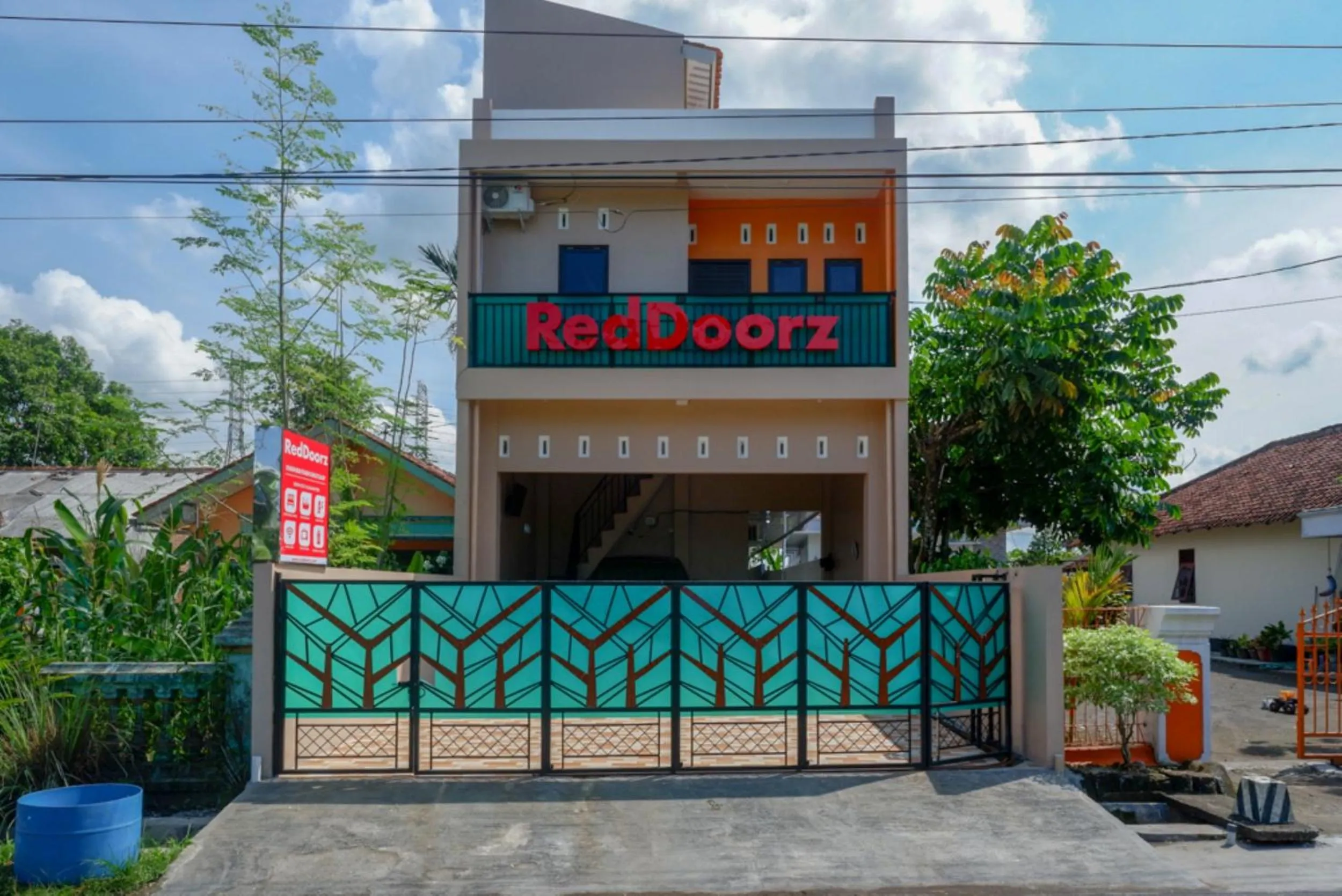 Facade/entrance in RedDoorz Syariah near Stasiun Gumilir Cilacap
