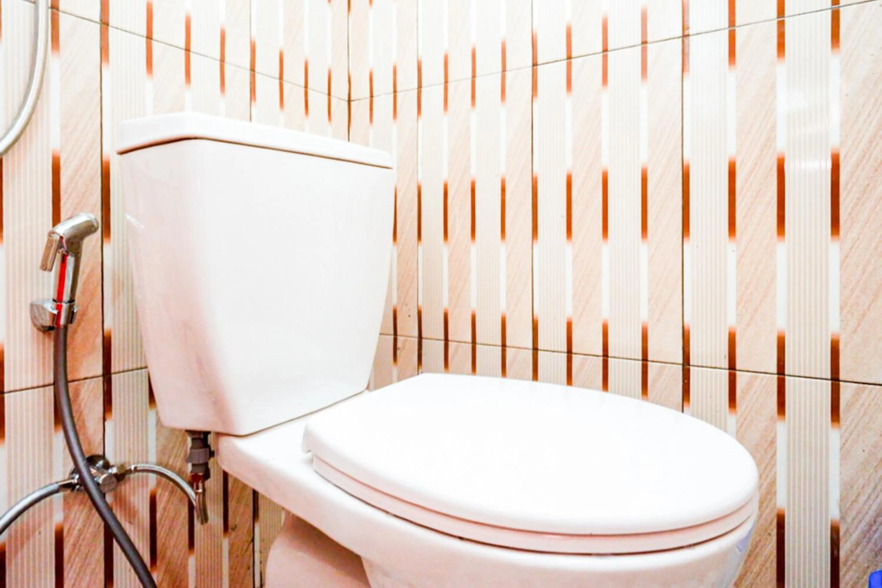 Bathroom in RedDoorz Syariah near Stasiun Gumilir Cilacap