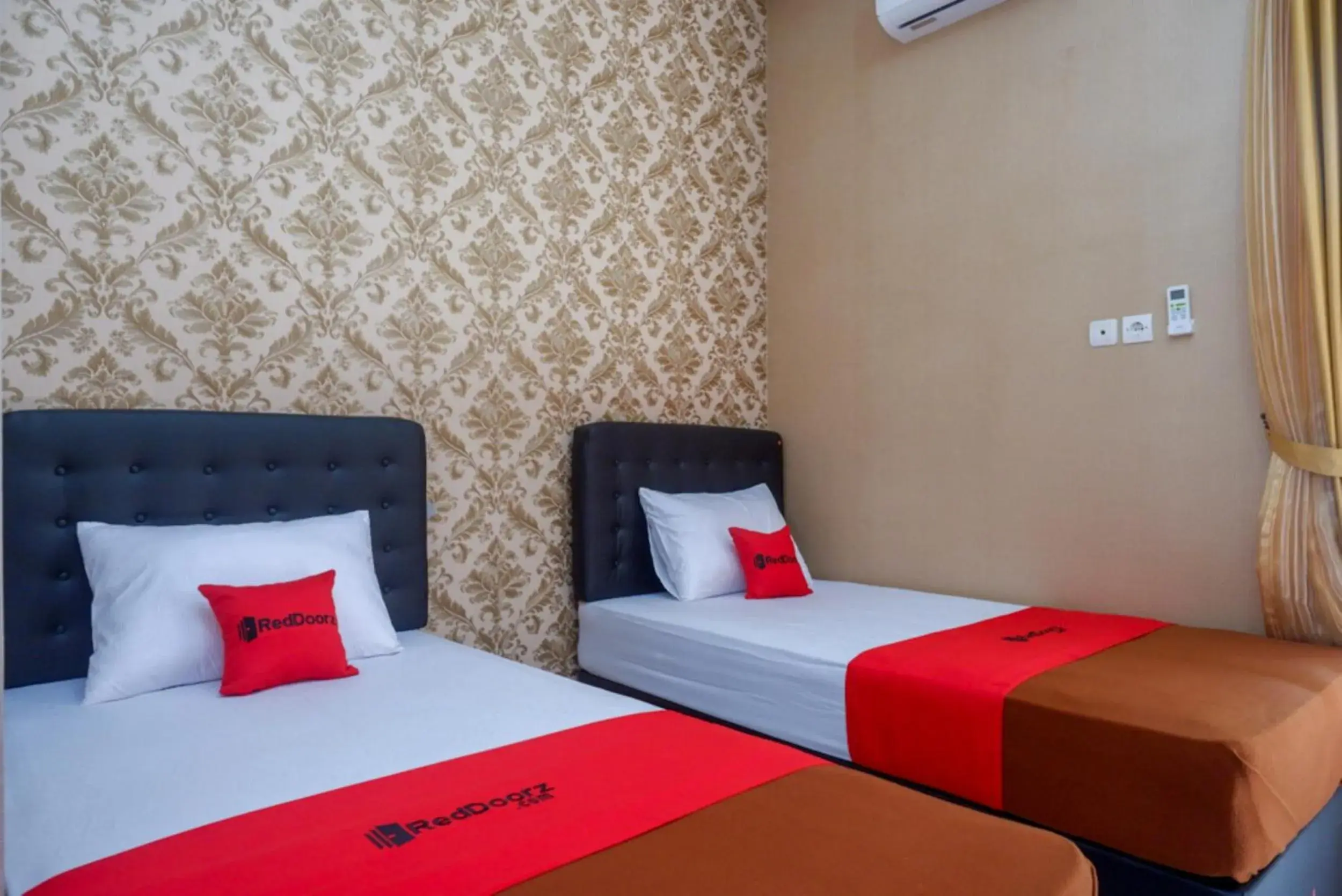 Twin Room in RedDoorz Syariah near Stasiun Gumilir Cilacap Twin Room in RedDoorz Syariah near Stasiun Gumilir Cilacap