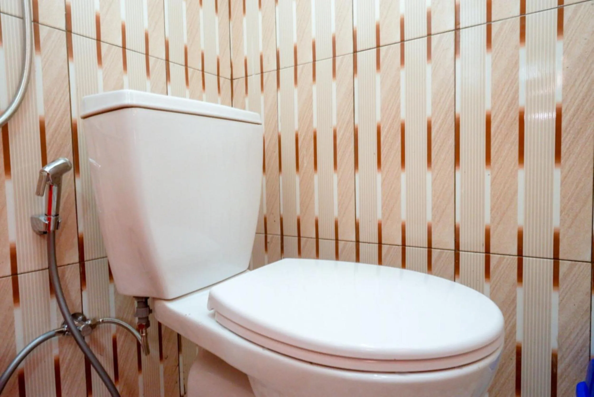 Bathroom in RedDoorz Syariah near Stasiun Gumilir Cilacap