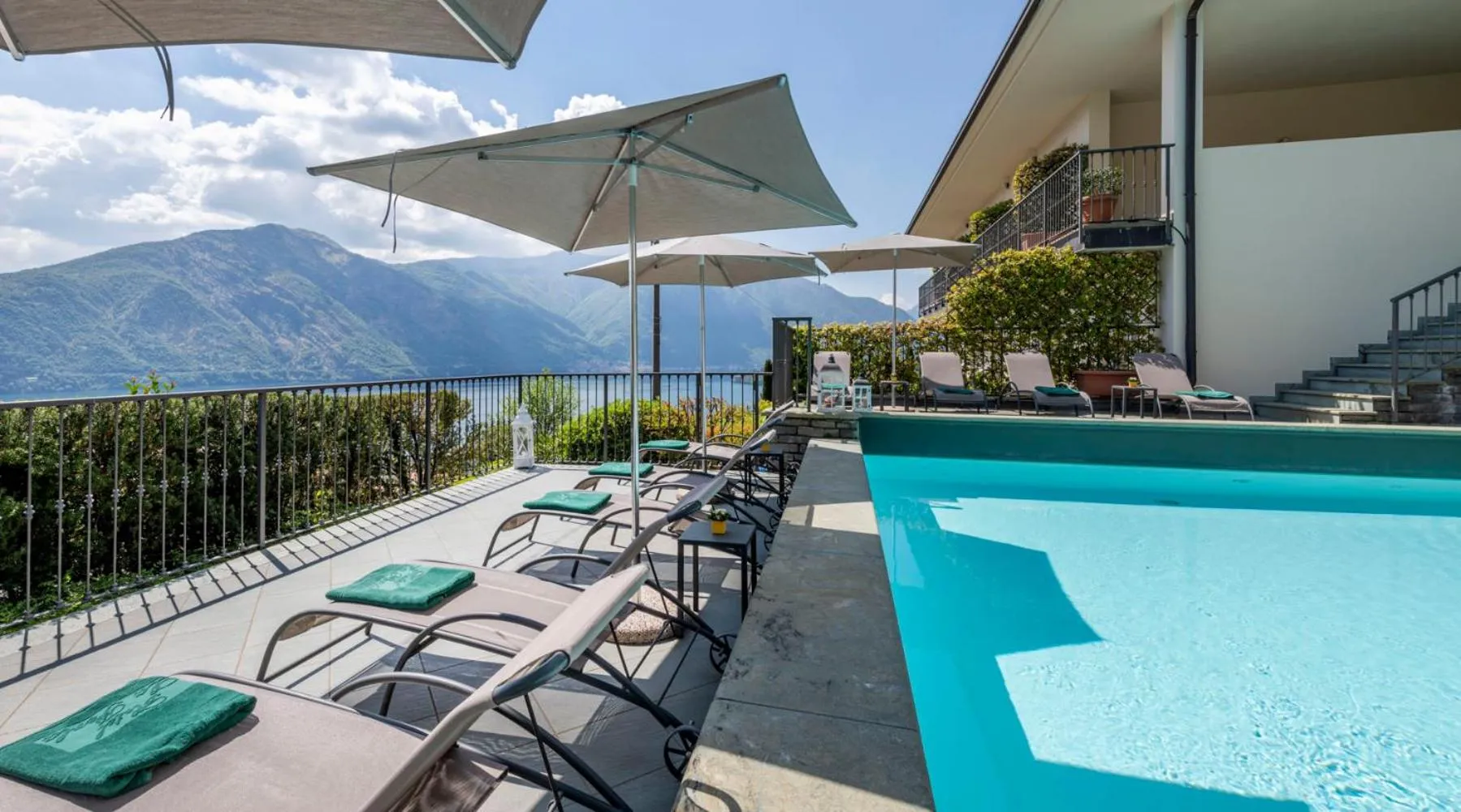 Swimming pool in Hotel La Perla