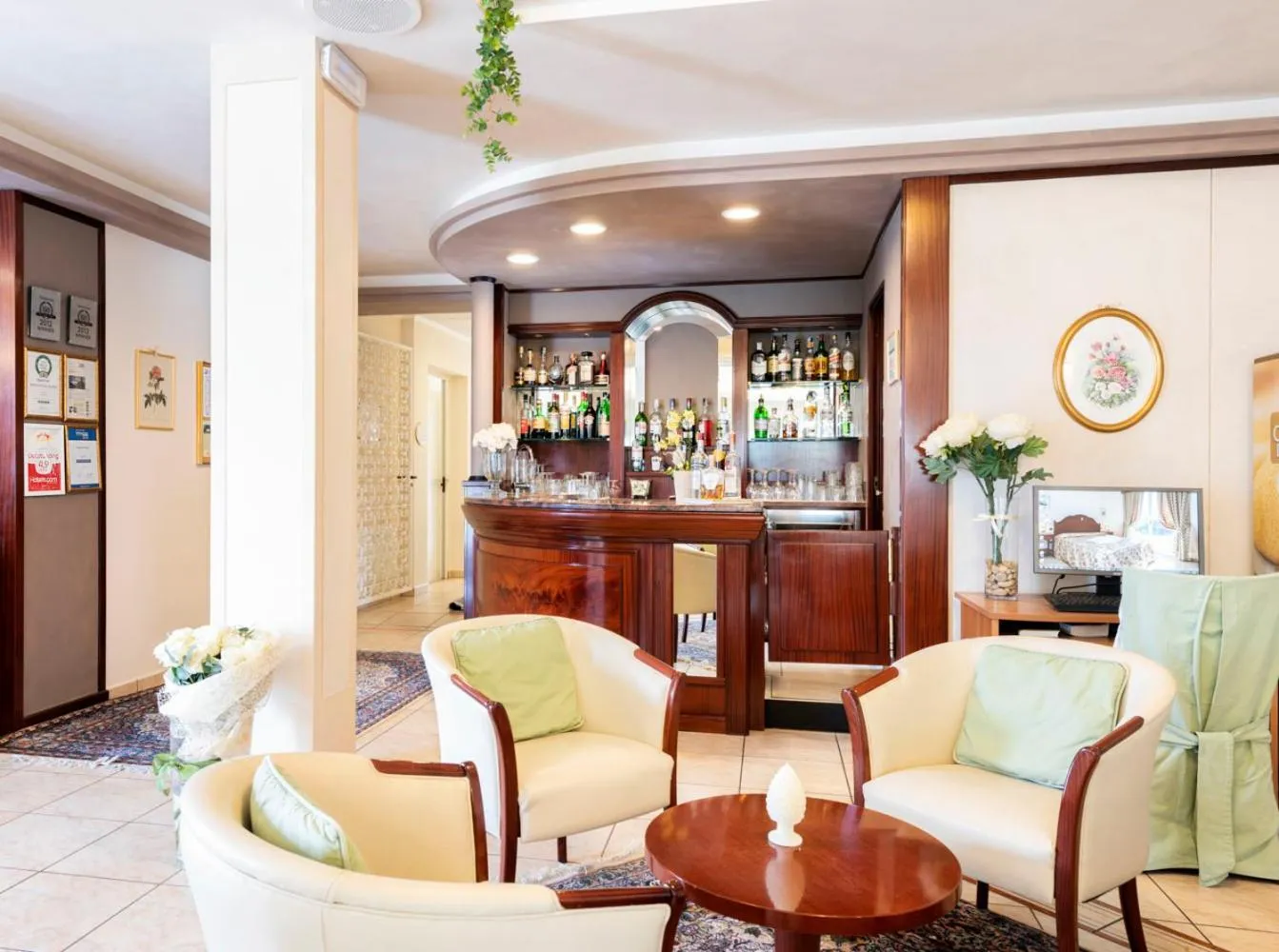 Lounge or bar in Hotel La Perla