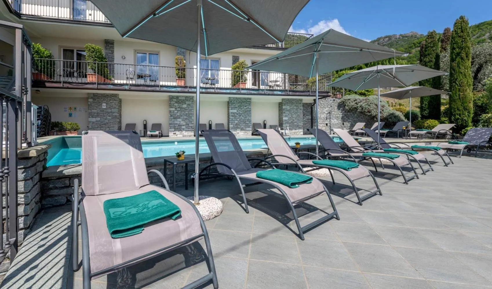 Swimming pool in Hotel La Perla