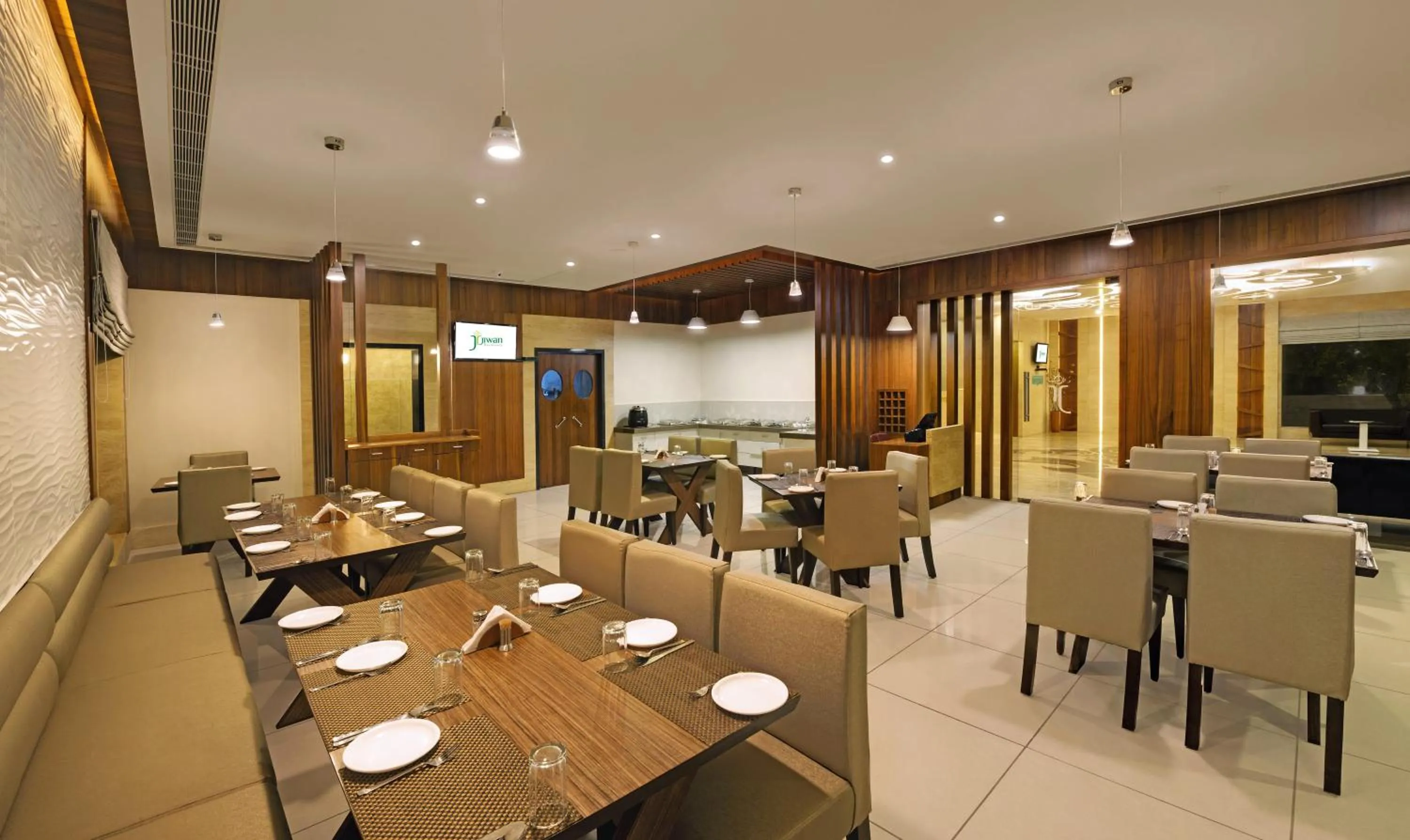 Restaurant/places to eat in Hotel Fortune