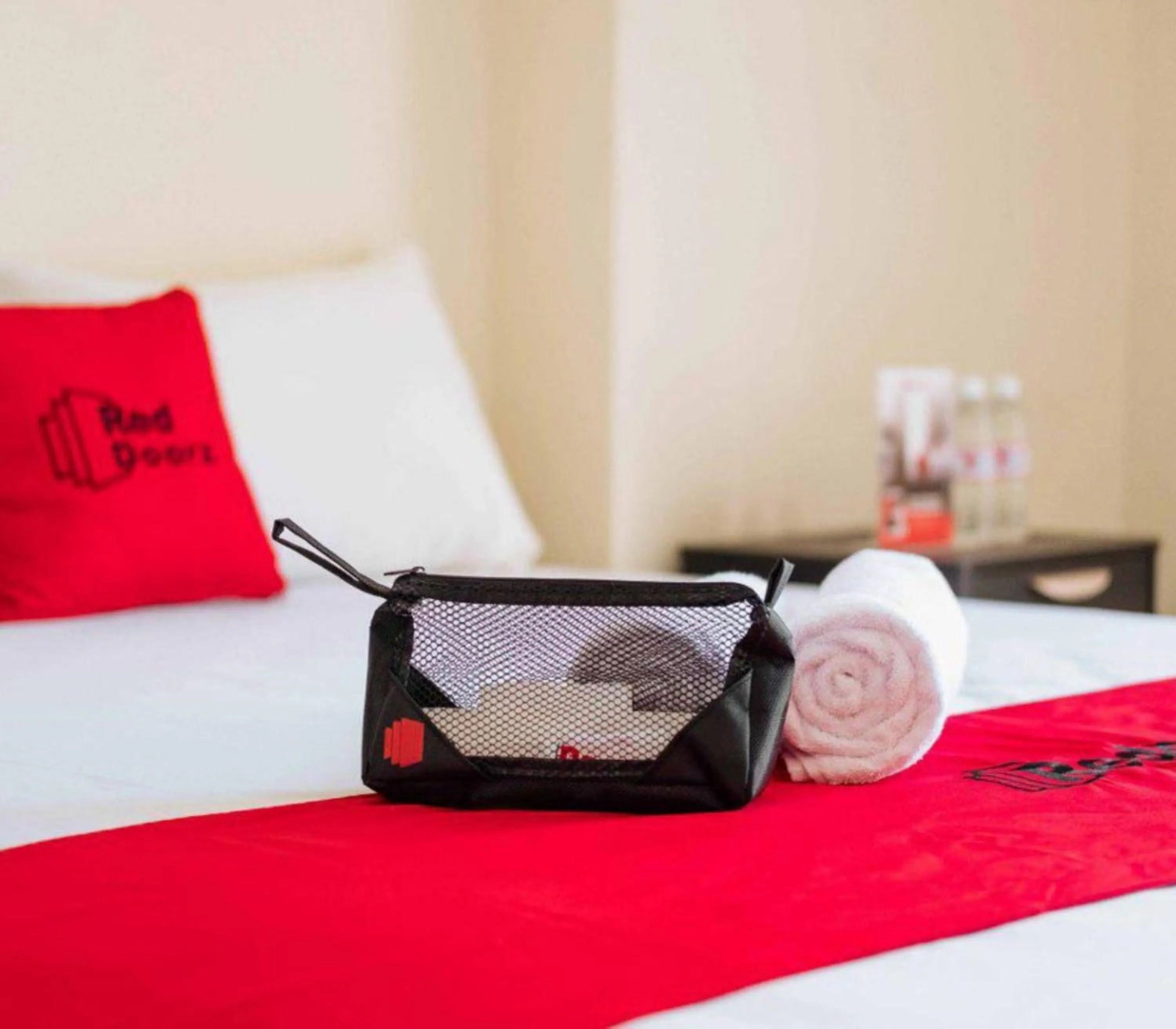 Bed in RedDoorz Syariah near RSUD Kota Malang